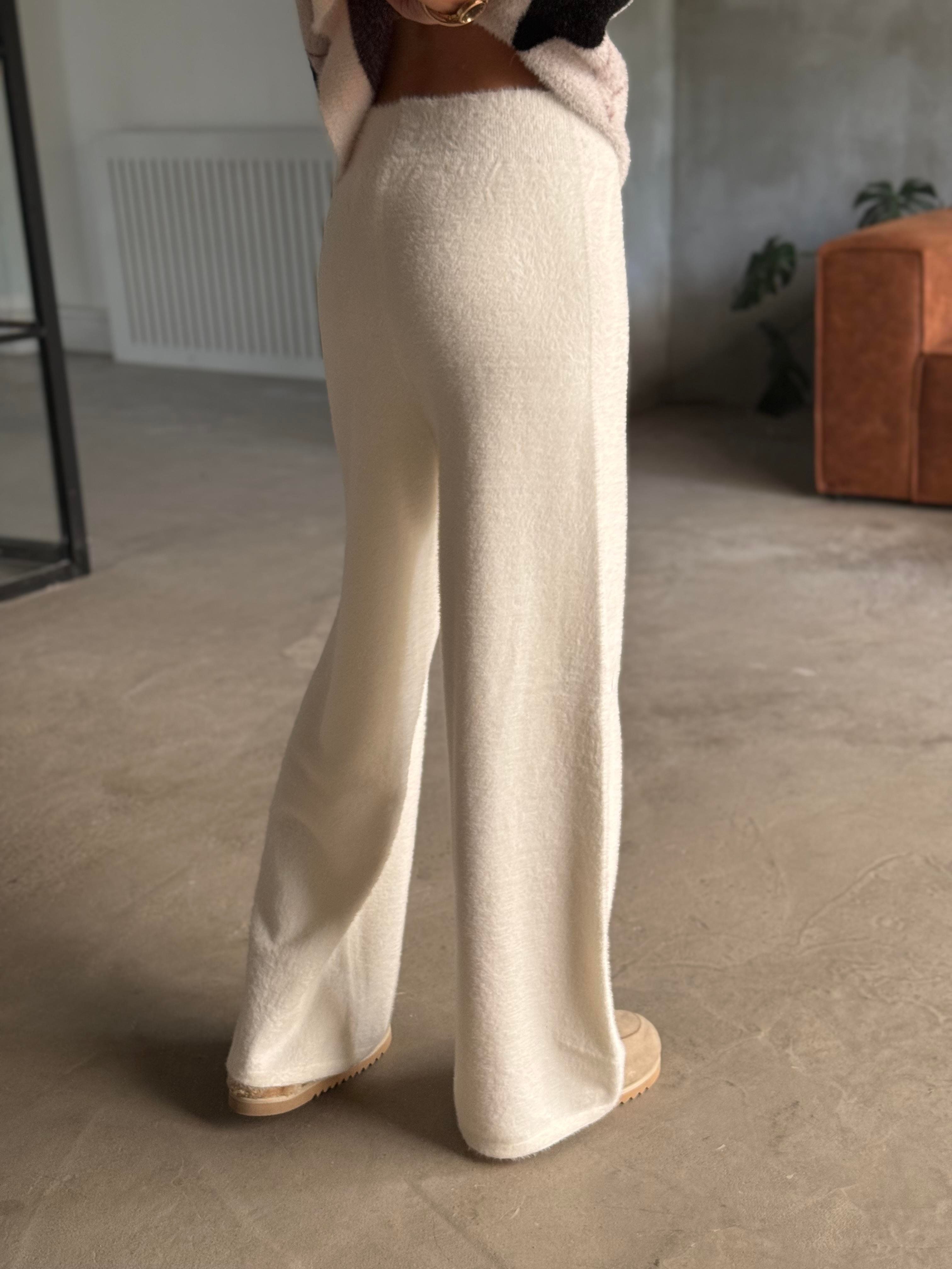 Peluş Dokulu Ekru Pantolon - Dominatrend