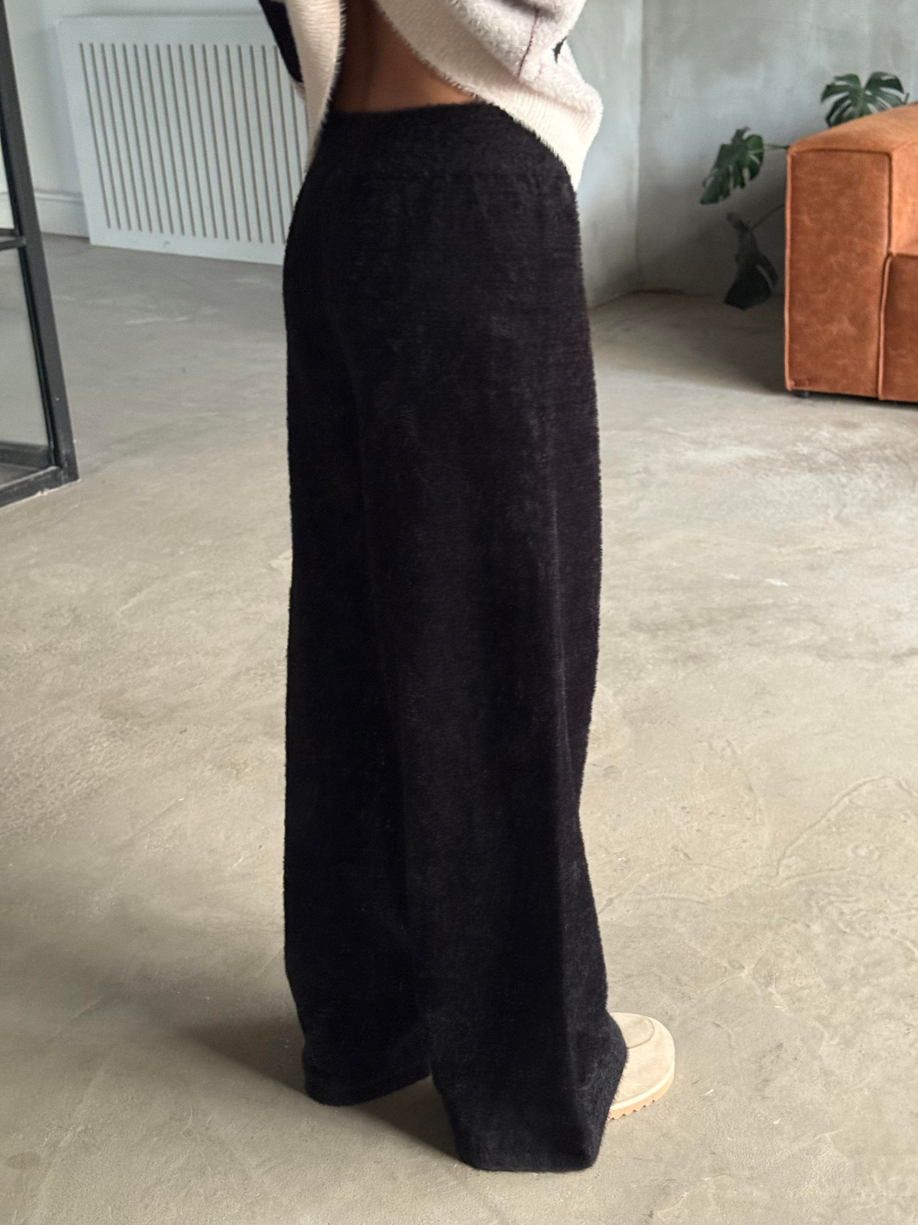 Peluş Dokulu Siyah Triko Pantolon  - Dominatrend