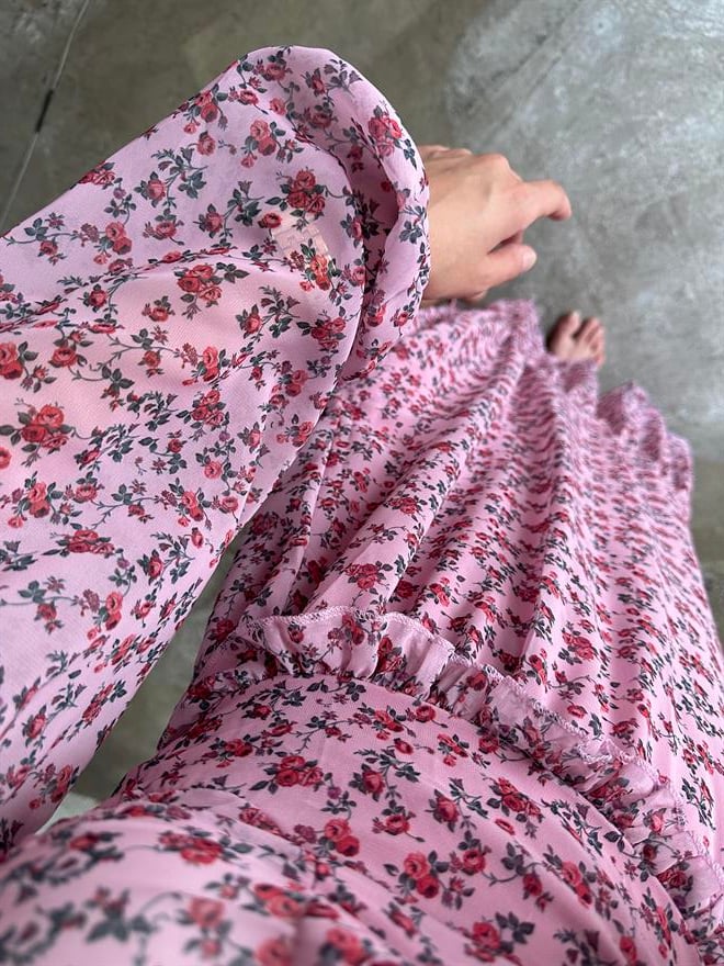 Pembe Desenli Şifon Yırtmaşlı Elbise  - Dominatrend