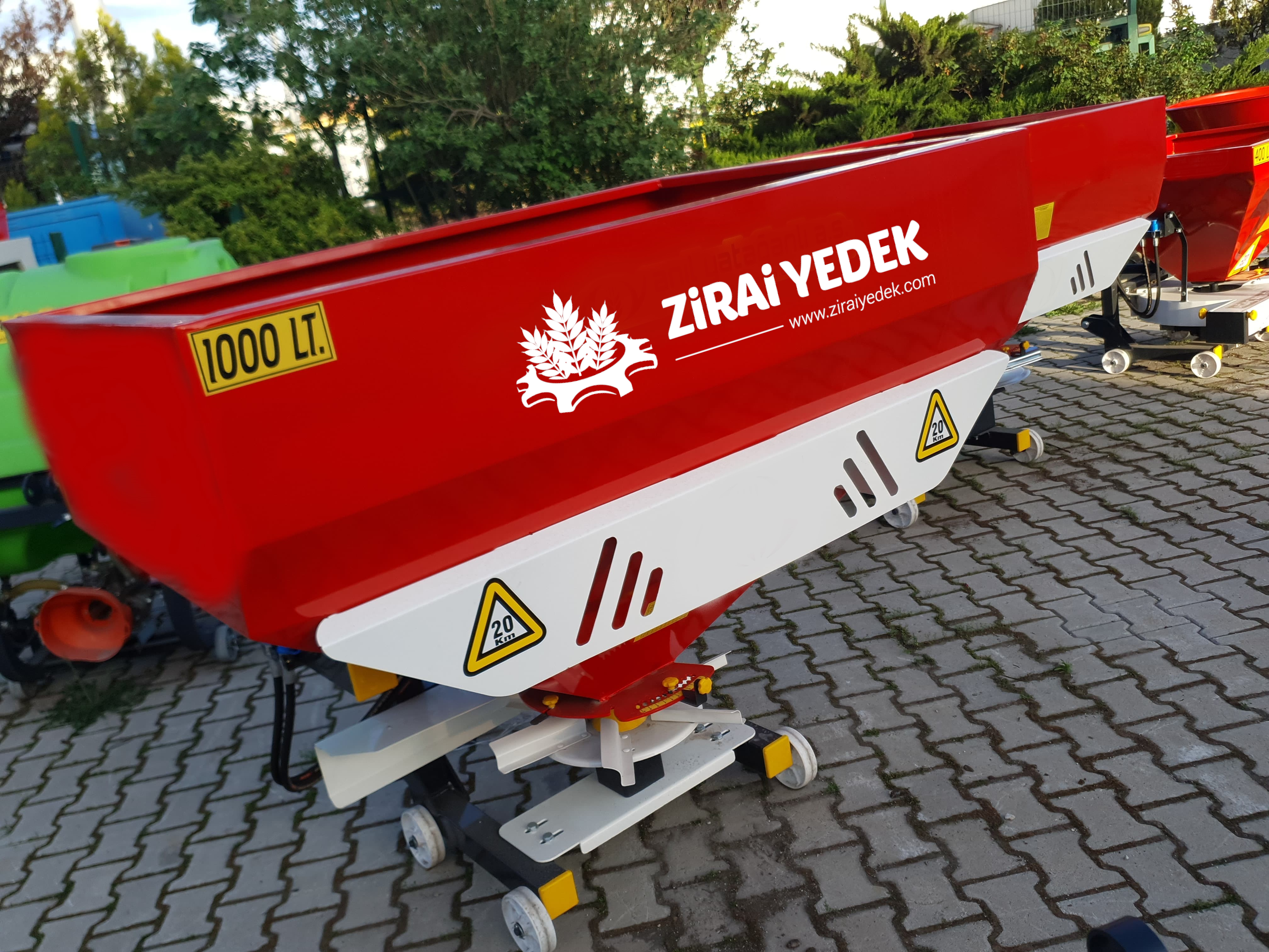 1000 LT Hidrolik Gübre Serpme MakinasıZiraiyedek.com | 1000 LT Hidrolik Gübre Serpme Makinası