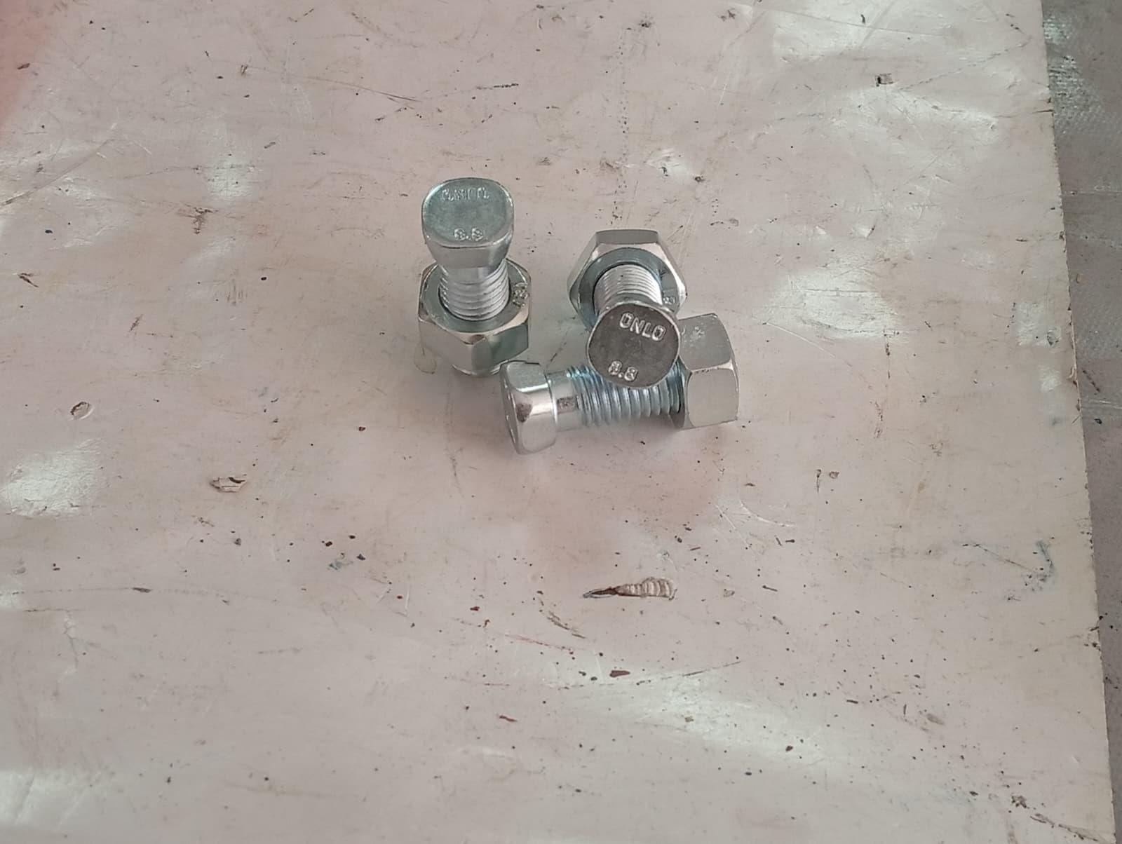 ÜNLÜ - M12 BIÇAK CİVATASI - KARE BAŞLI - 3 ADET 