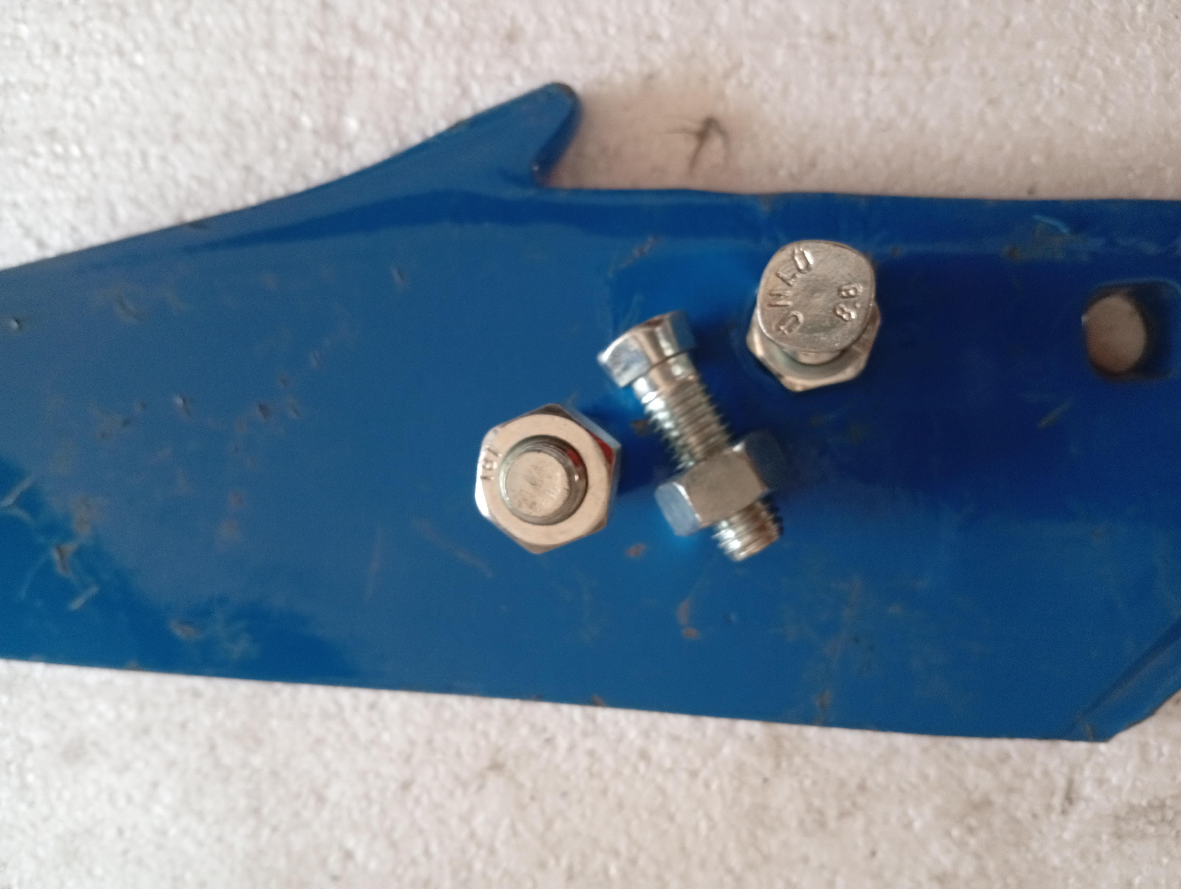 ÜNLÜ - ÖN BIÇAK(ORJİNAL CİVATASI HEDİYELİ)