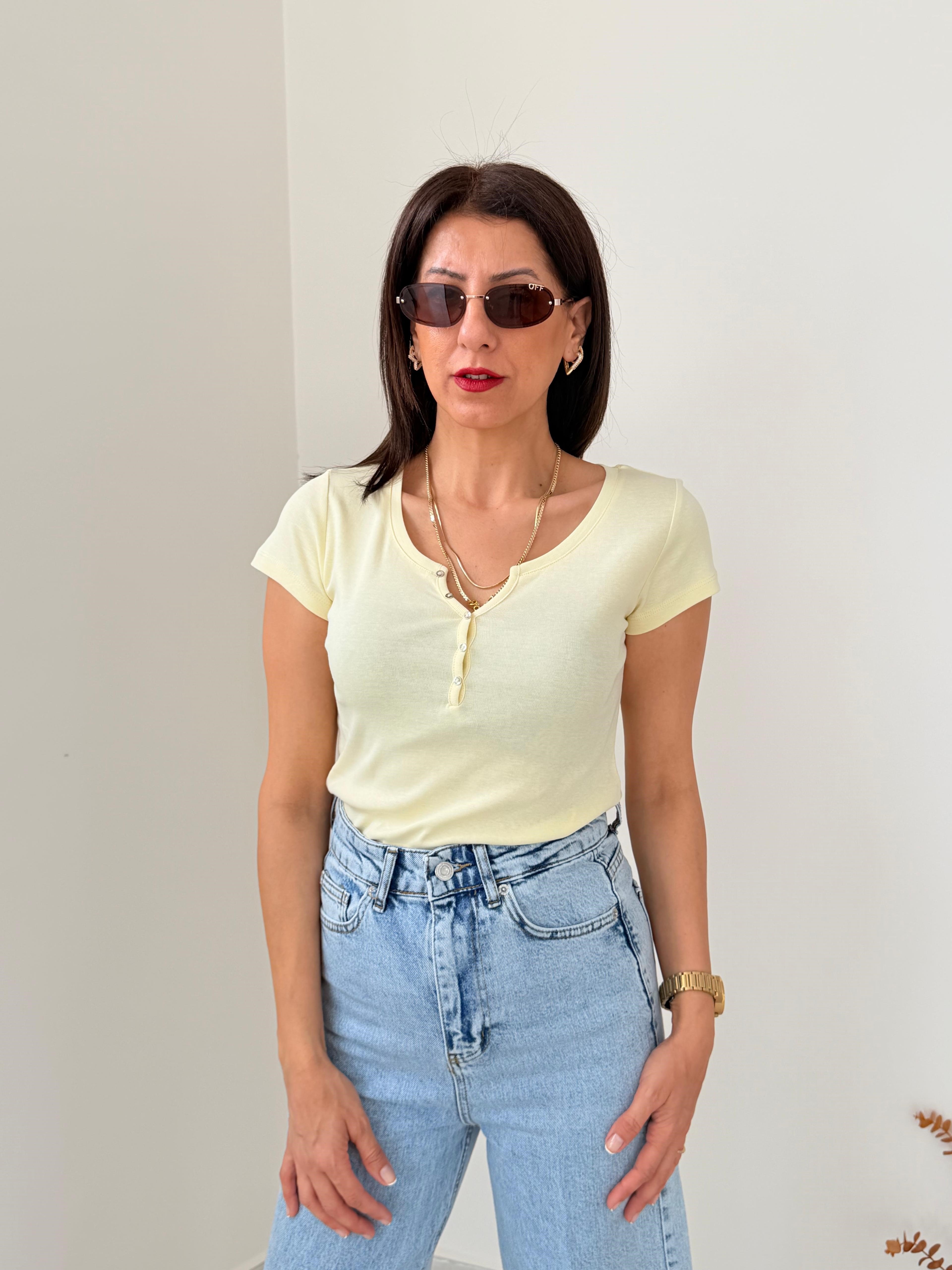  Düğme Detaylı Tshirt Açık Sarı 