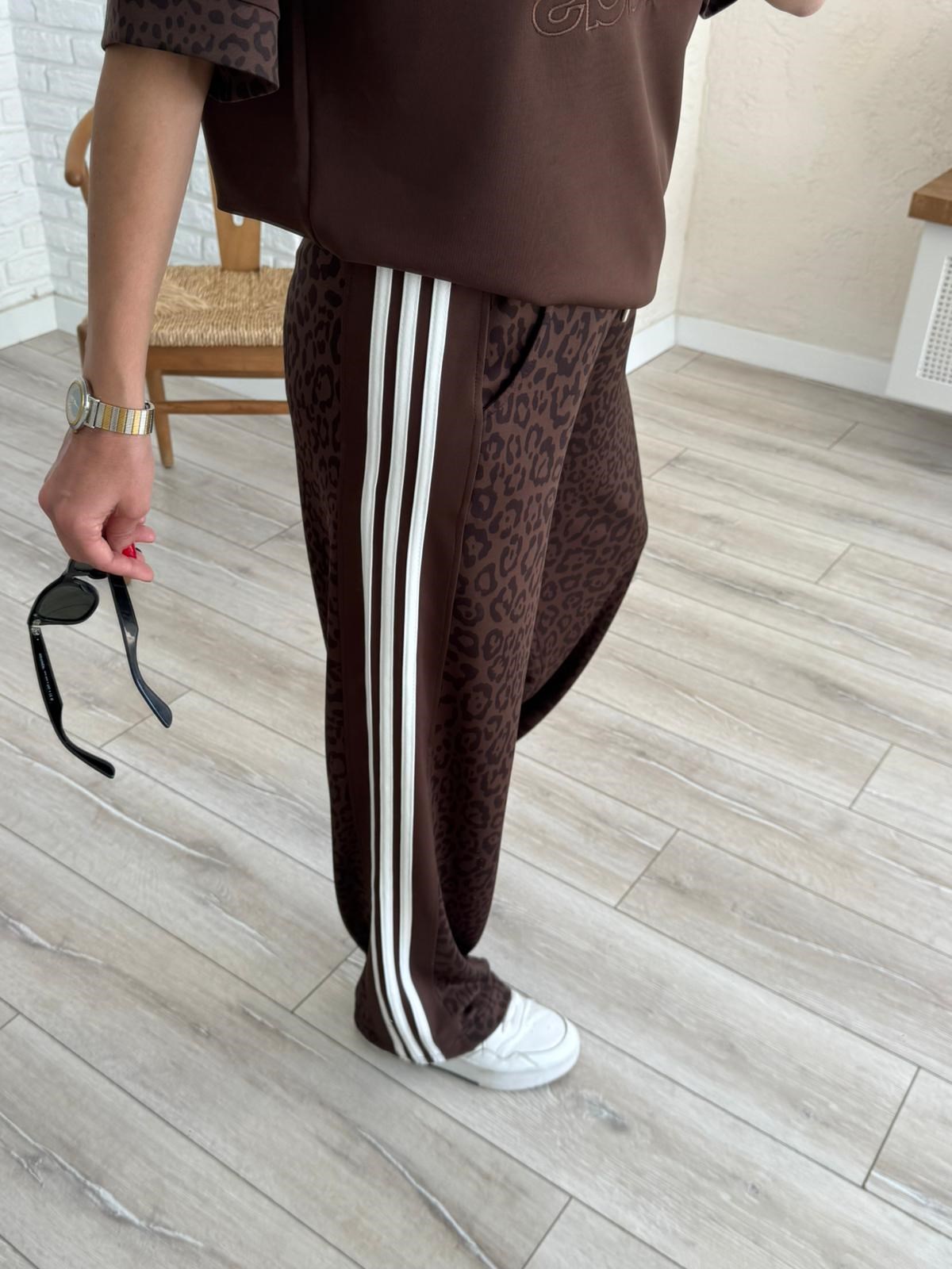 Bisiklet Yaka Çift Şeritli Leopar Desenli Takım kahve 