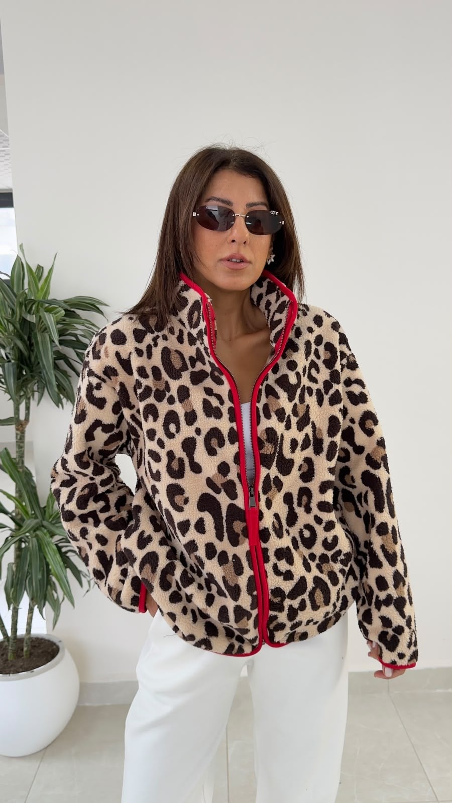 İri Leopar Desenli Kırmızı Biyeli Fermuarlı Polar Ceket