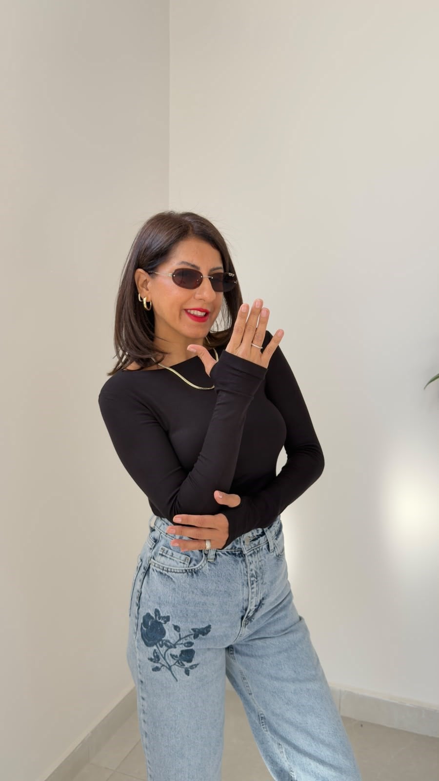 Kayık Yaka Modal Kumaş Parmak Geçirmeli Bluz Siyah
