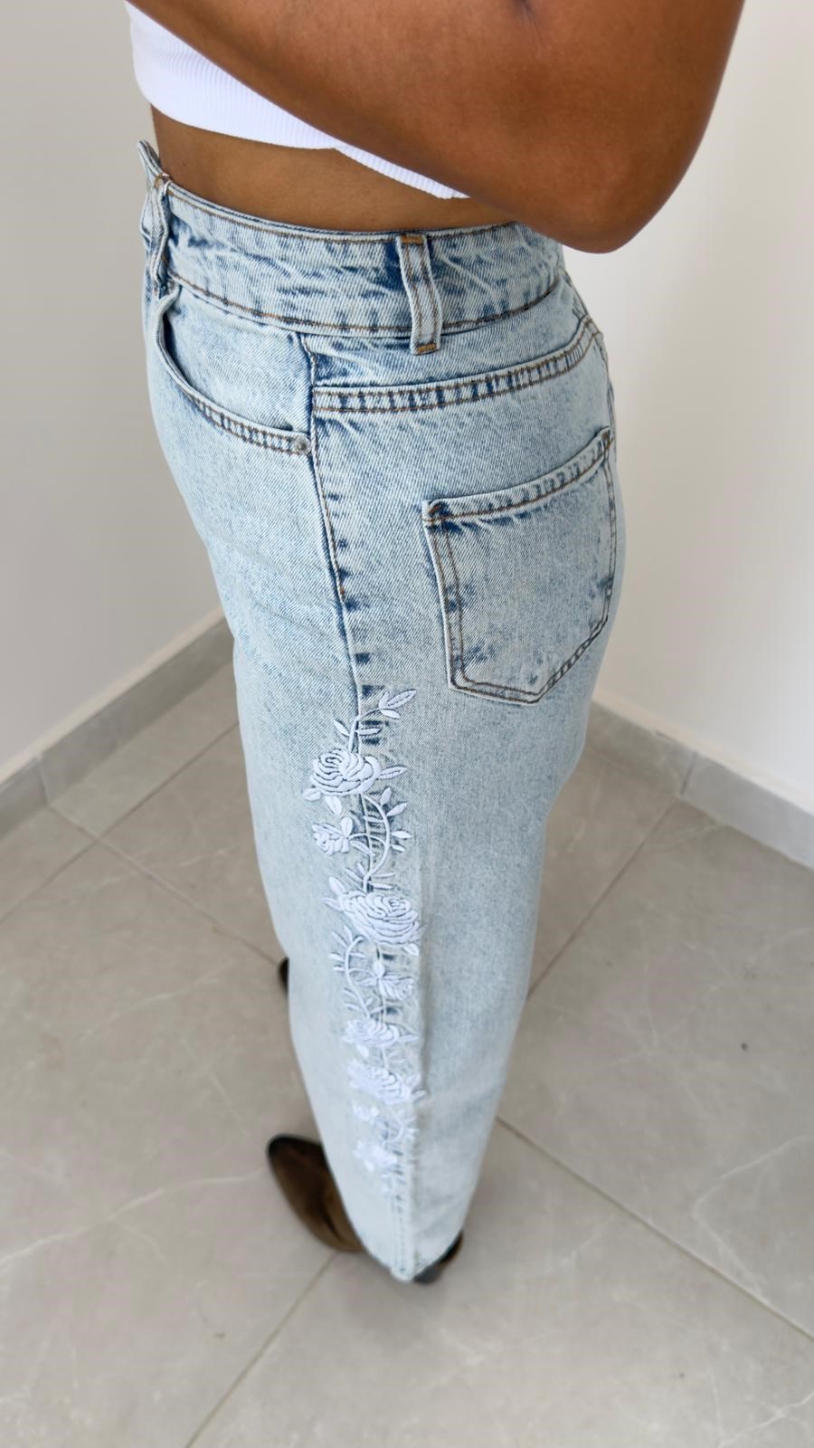Kenar Çiçek Nakışlı Balon Jean Açık Mavi