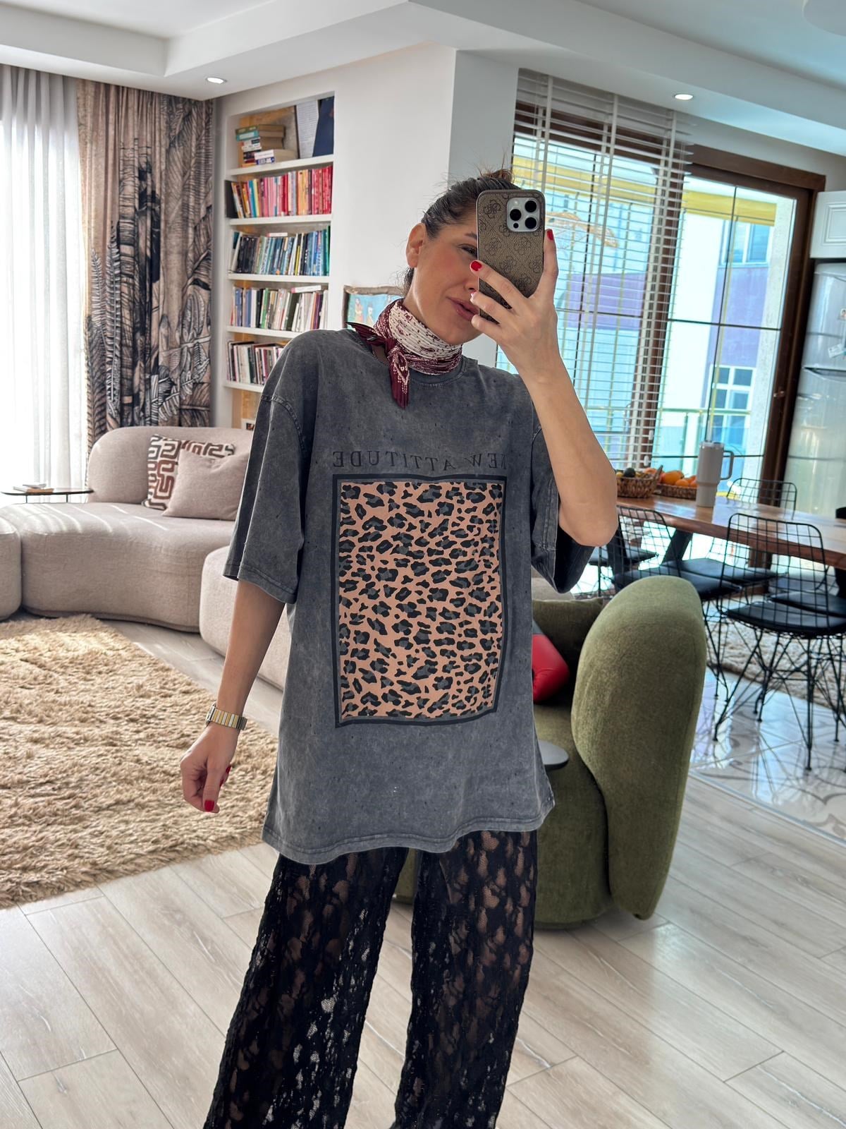 Leopar Baskılı Minik Delikli Oversize Tişört Antrasit 