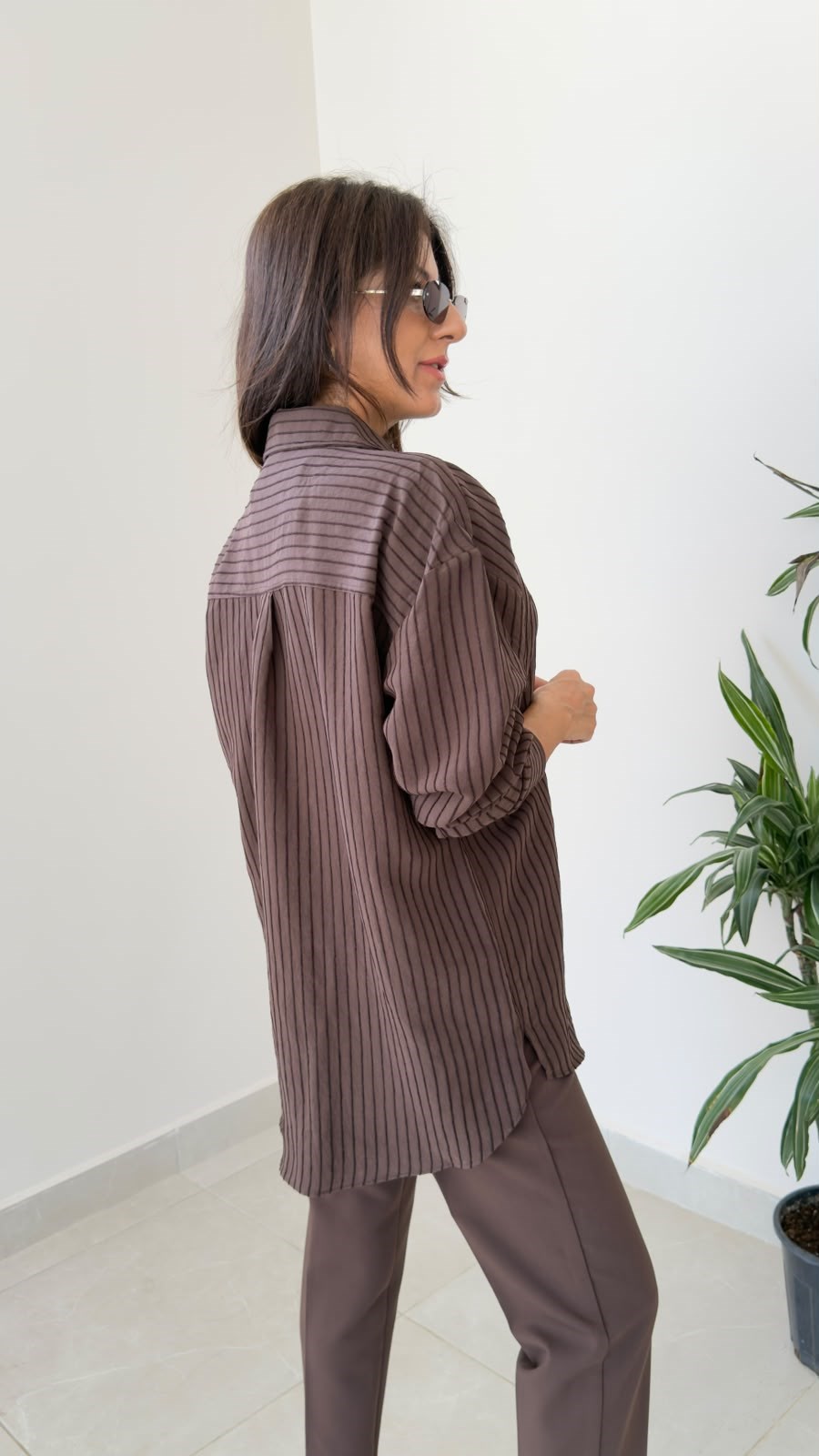 Ön Cepli Kendinden Çizgili Oversize Gömlek Kahve