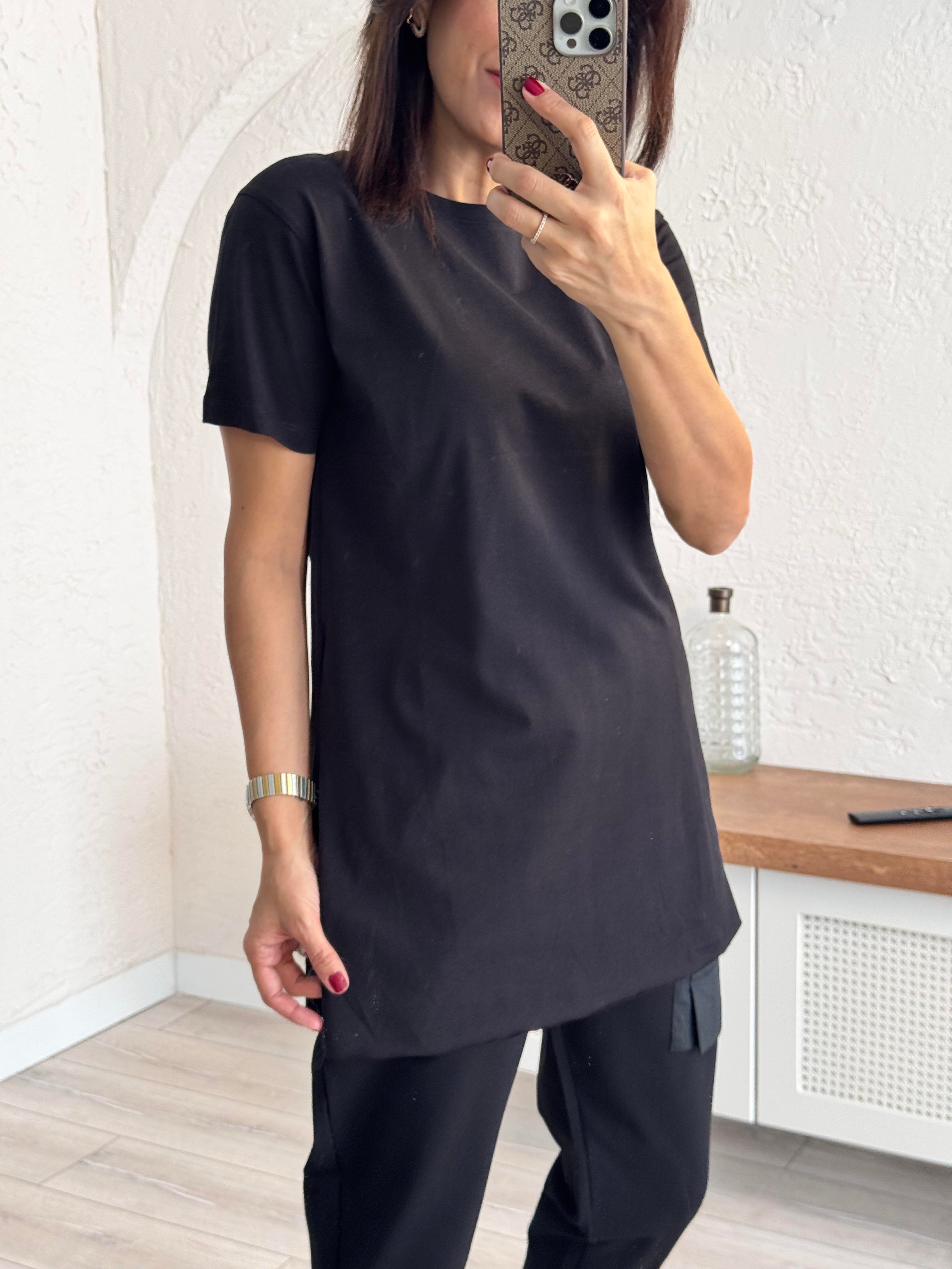 Pamuku Bisiklet Yaka Yanı Yırtmaçlı Tshirt  Siyah