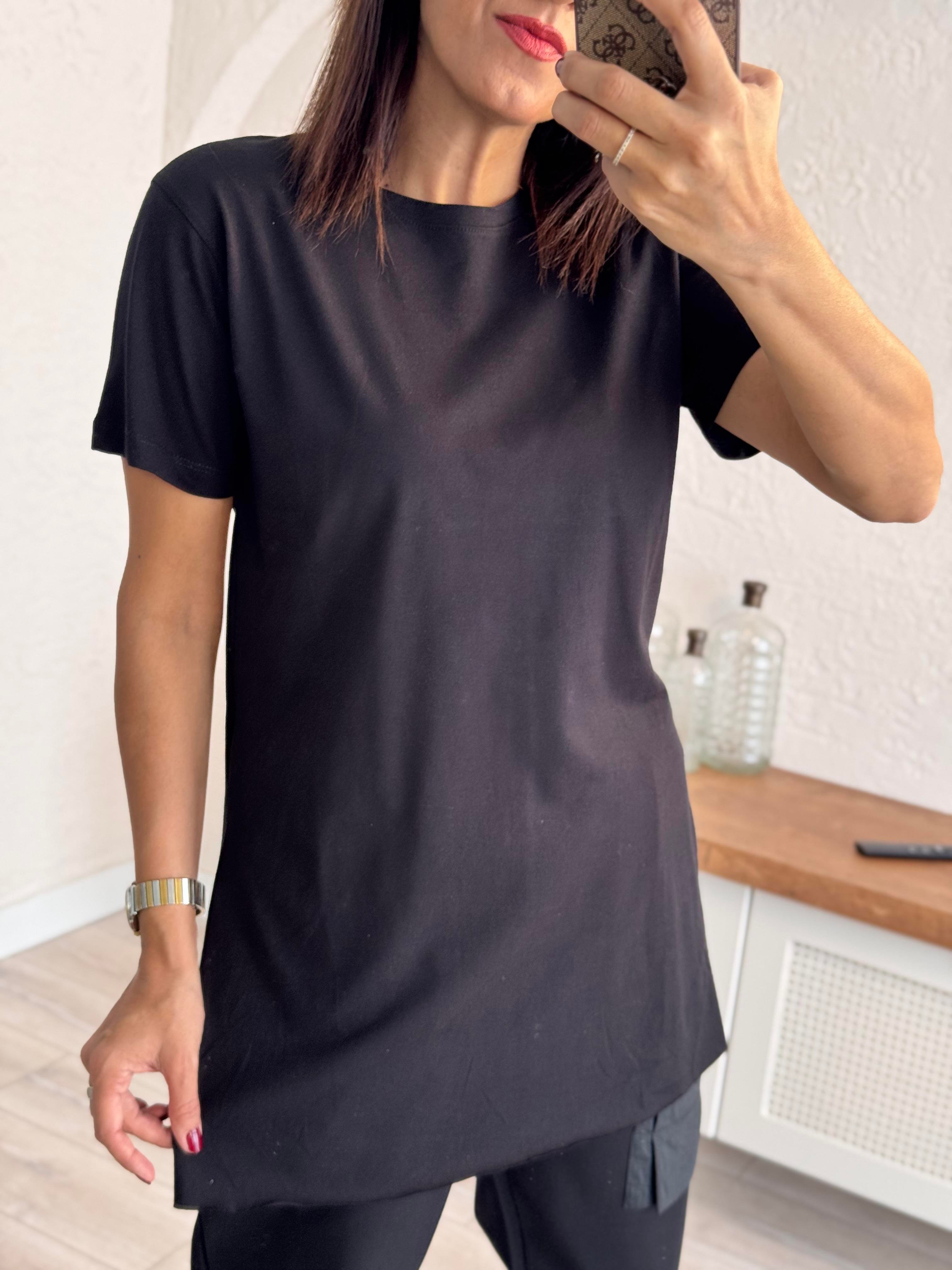 Pamuku Bisiklet Yaka Yanı Yırtmaçlı Tshirt  Siyah