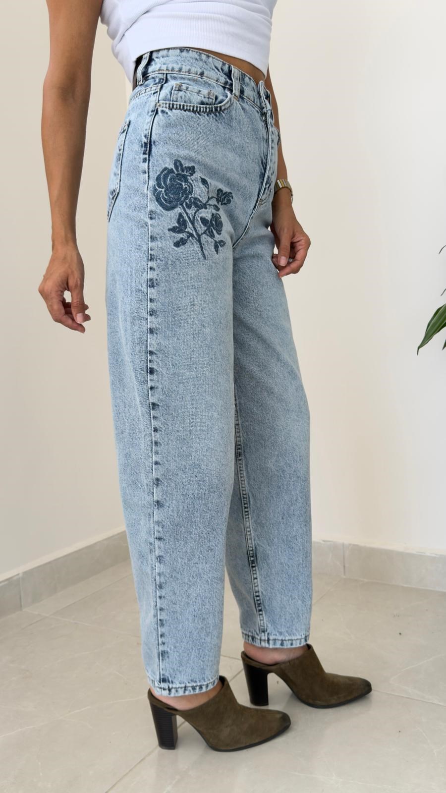 Sağ Cep Çiçek Nakışlı Balon Jean Mavi