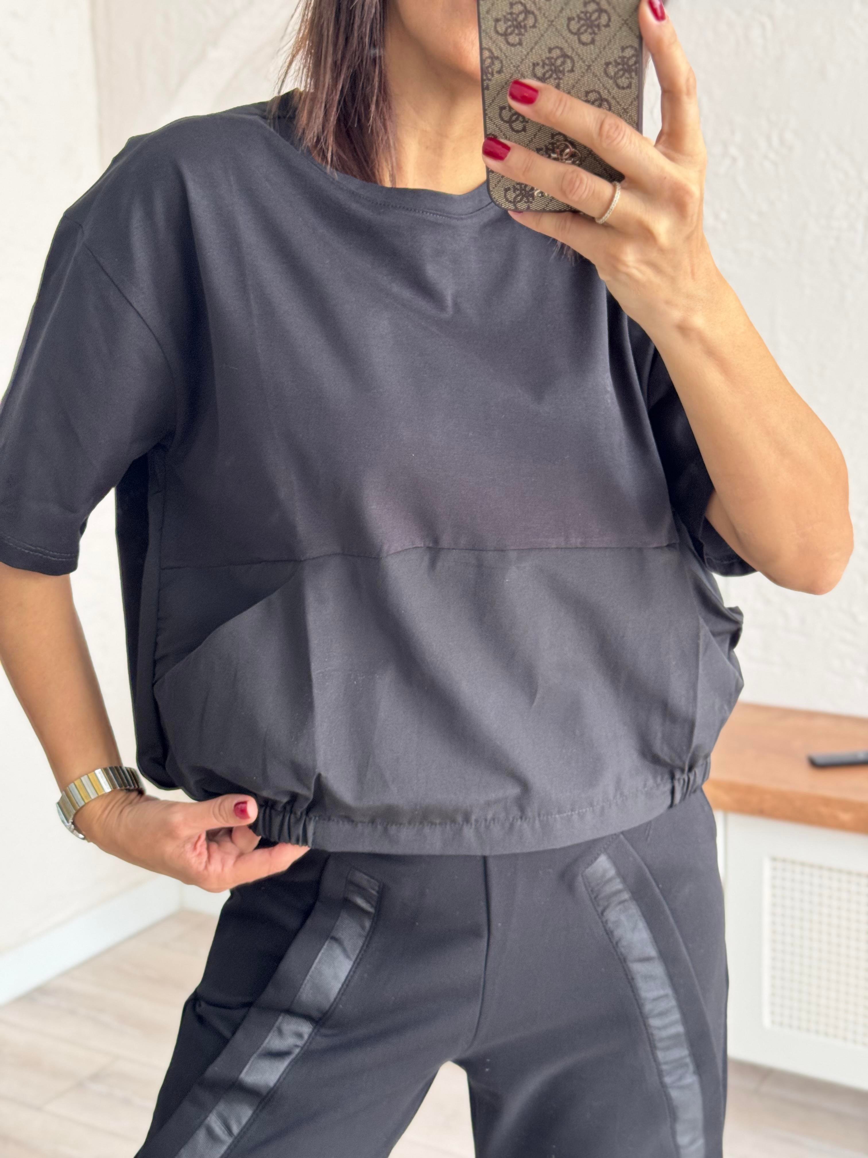 Sırt Düğmeli Tasarım Tshirt Siyah