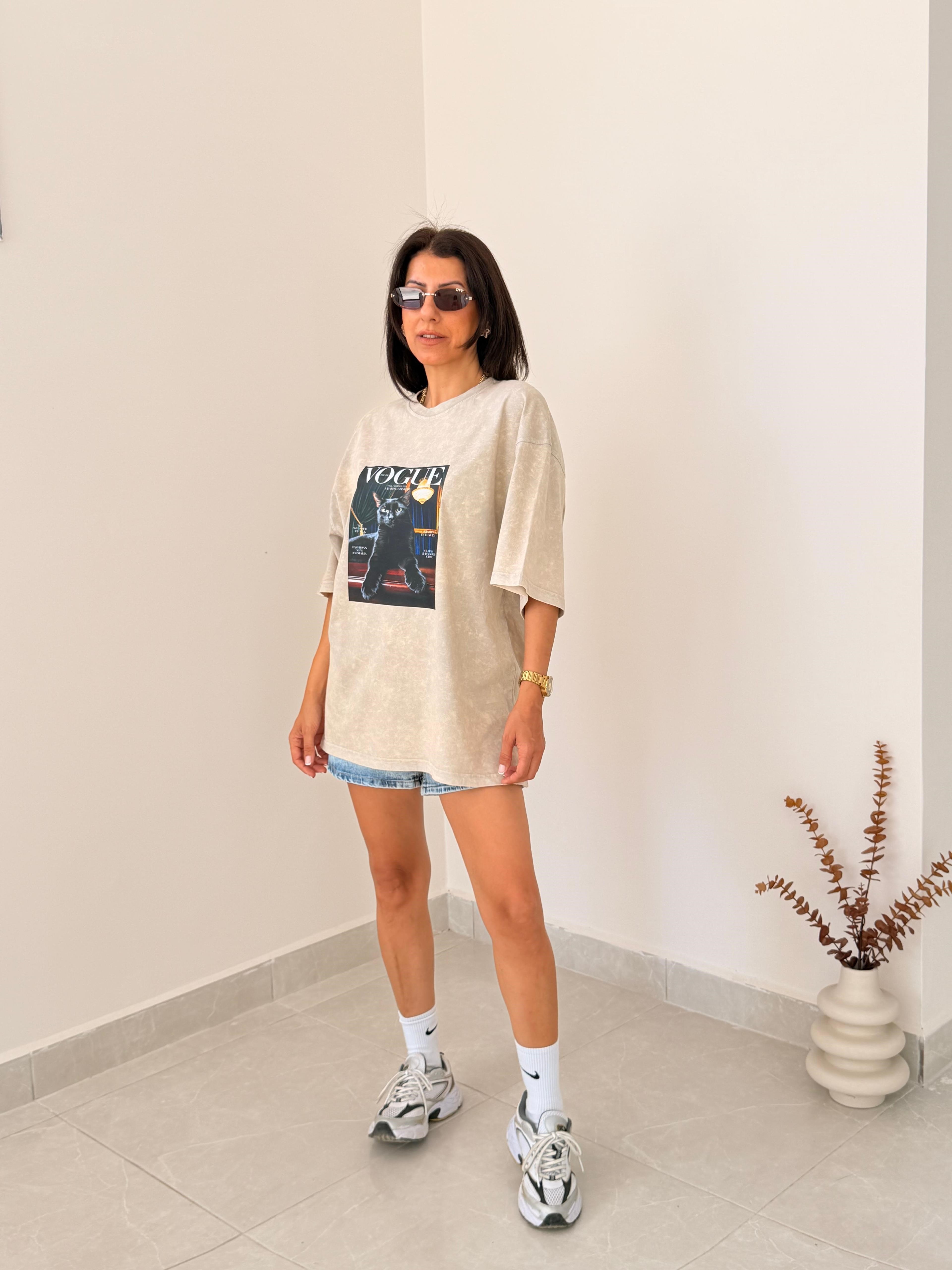 Vogue Kedi Baskılı Oversize Tişört Eskitme Taş