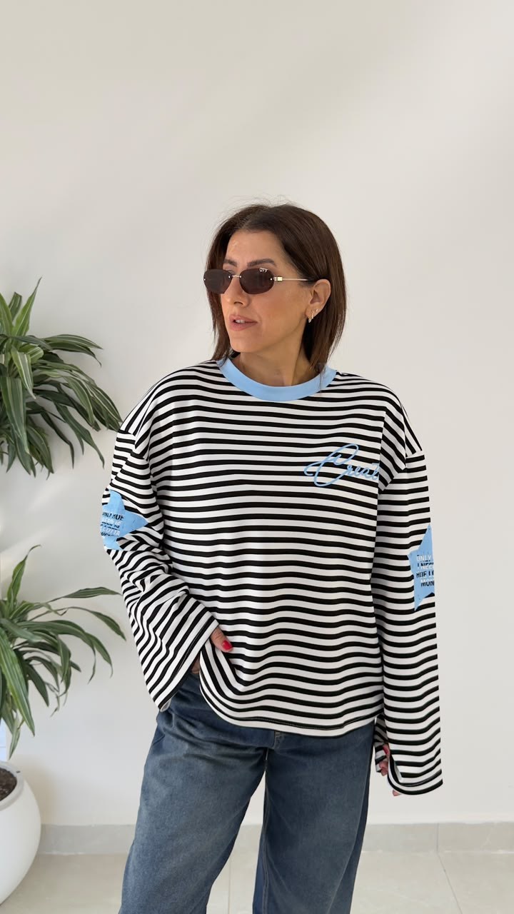 Yakası Mavi Geçişli Siyah Çizgili Sweat-tişört