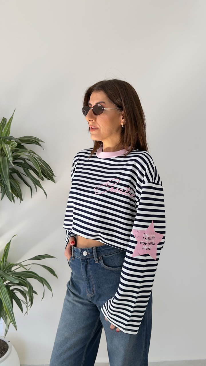 Yakası Pembe Geçişli Lacivert Çizgili Sweat-tişört