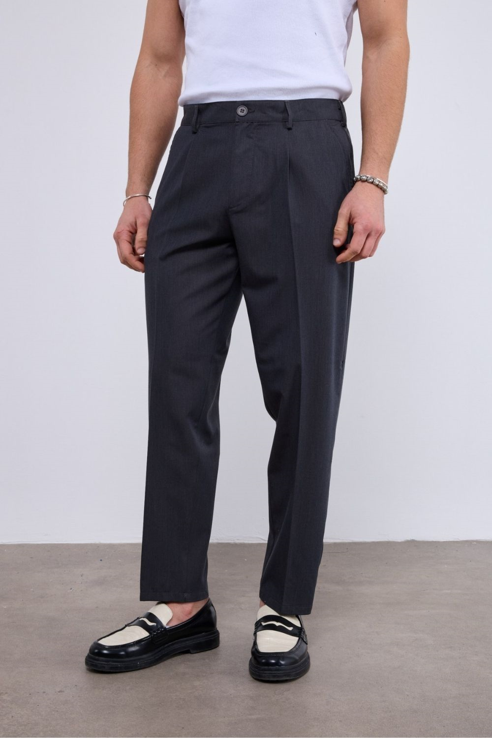 Erkek Pileli Havuç Kesim Füme Kumaş Pantolon