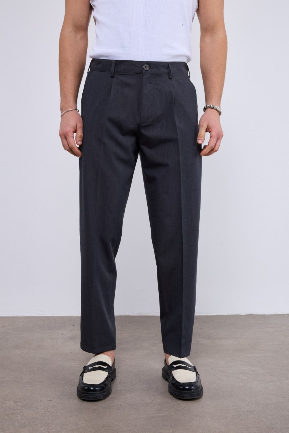 Erkek Pileli Havuç Kesim Füme Kumaş Pantolon