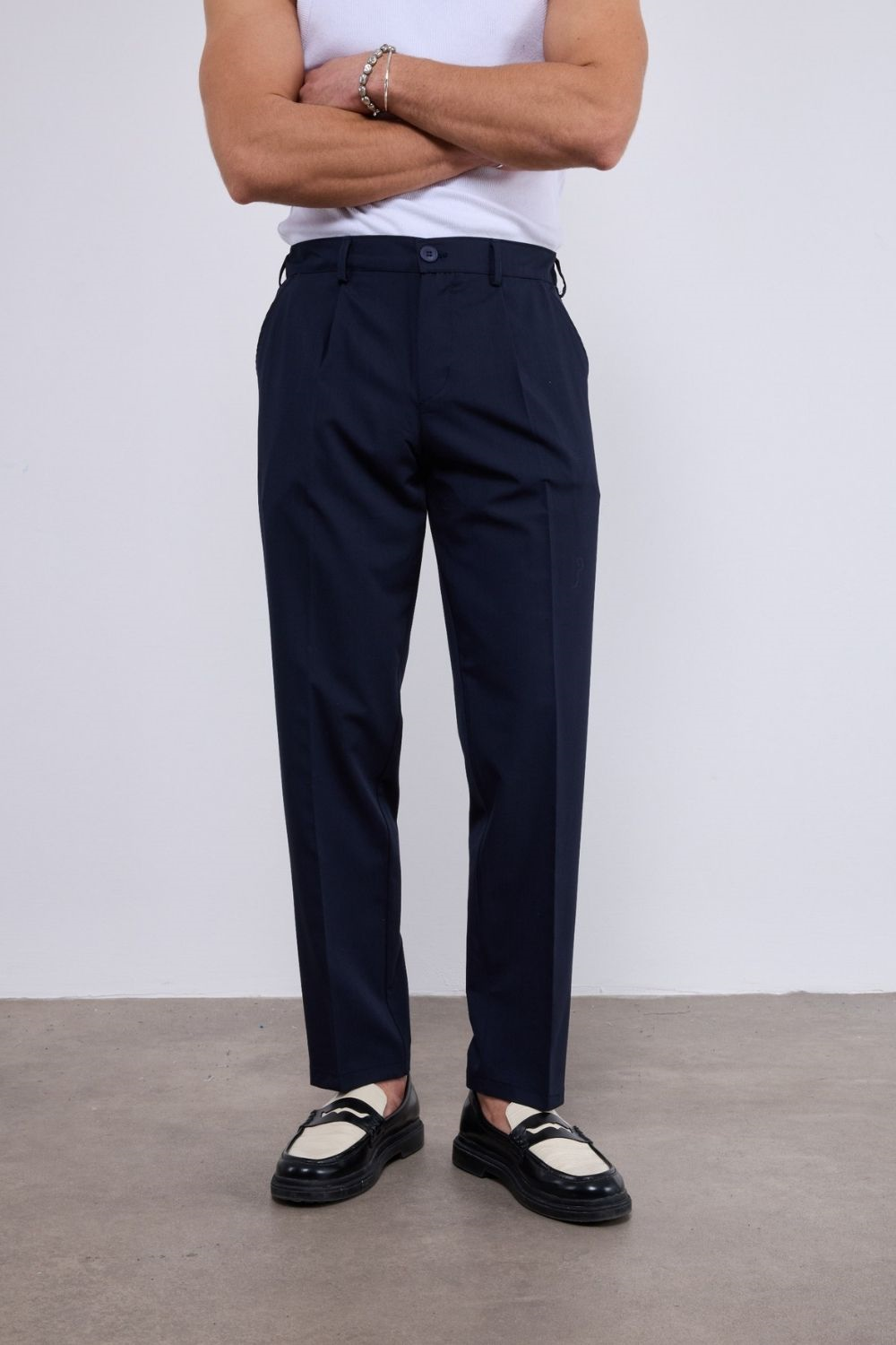 Erkek Pileli Havuç Kesim Lacivert Kumaş Pantolon