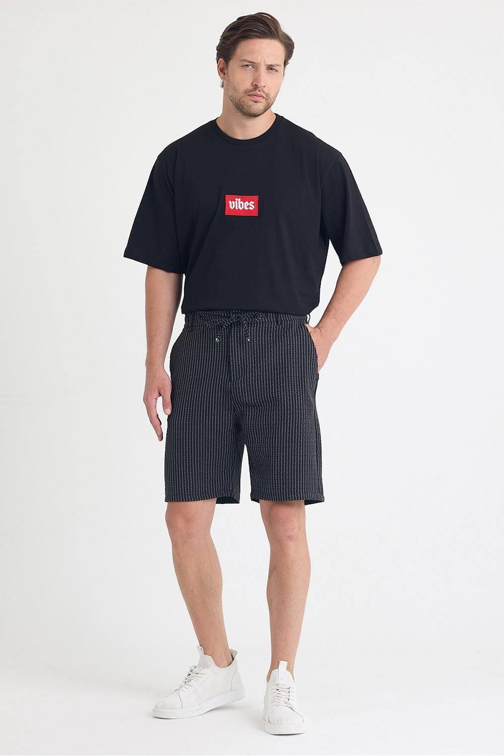 Erkek Siyah Çizgili Şort