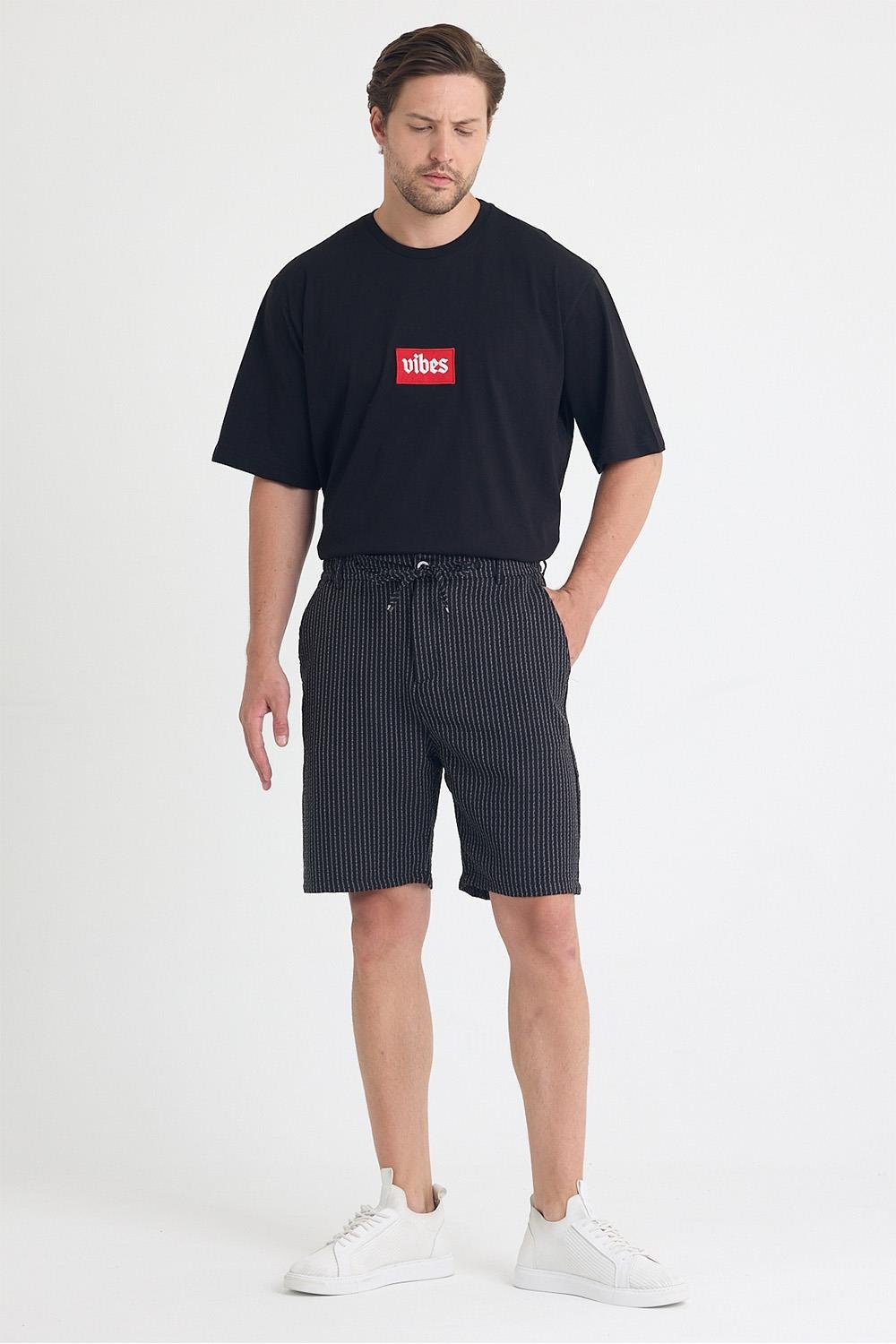 Erkek Siyah Çizgili Şort