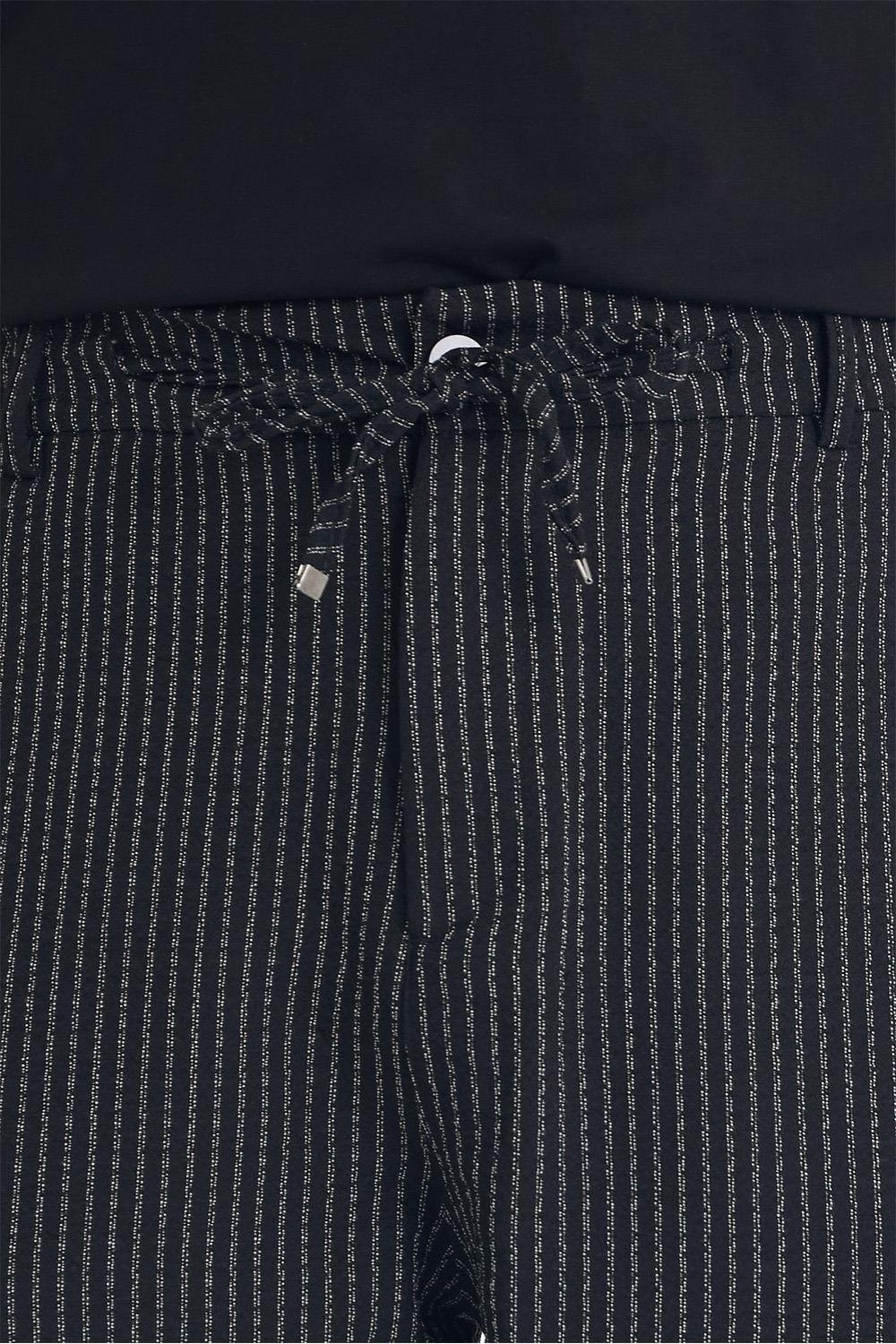 Erkek Siyah Çizgili Şort