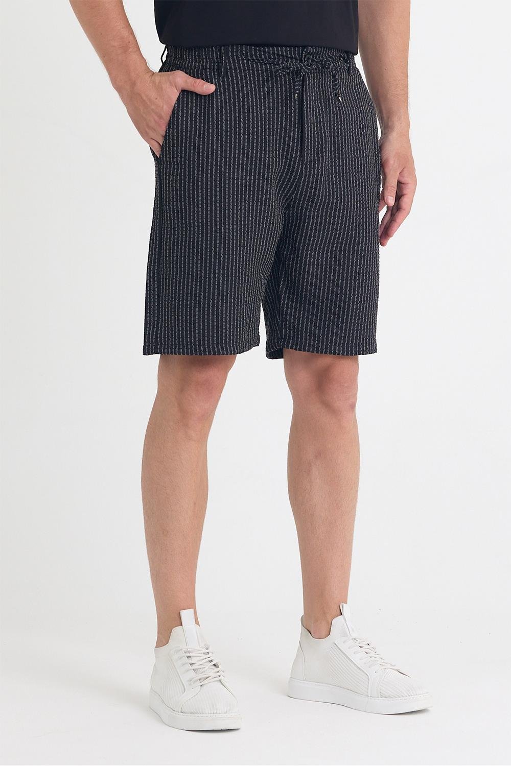 Erkek Siyah Çizgili Şort