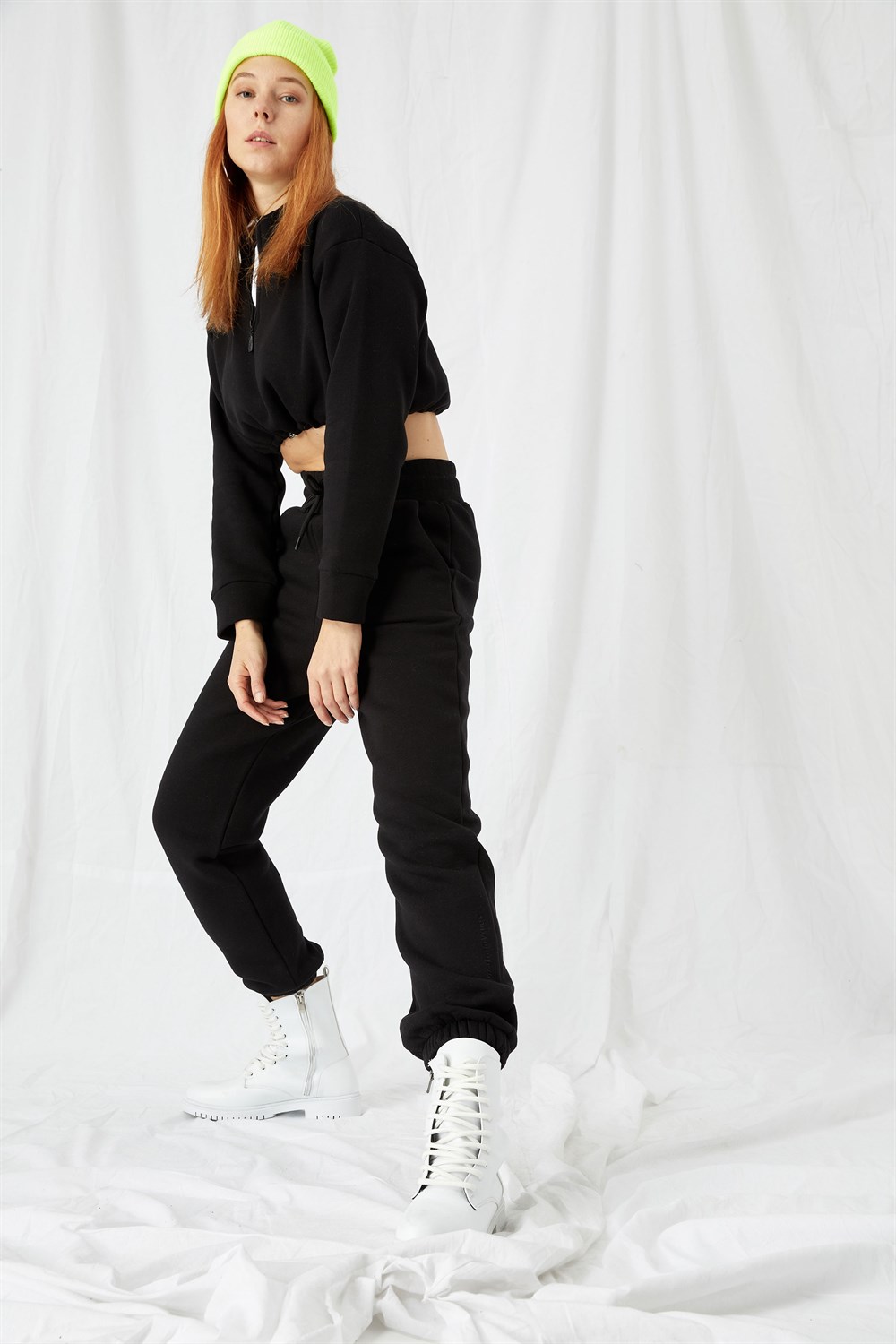 Kadın Fermuarlı Siyah Kısa Sweatshirt