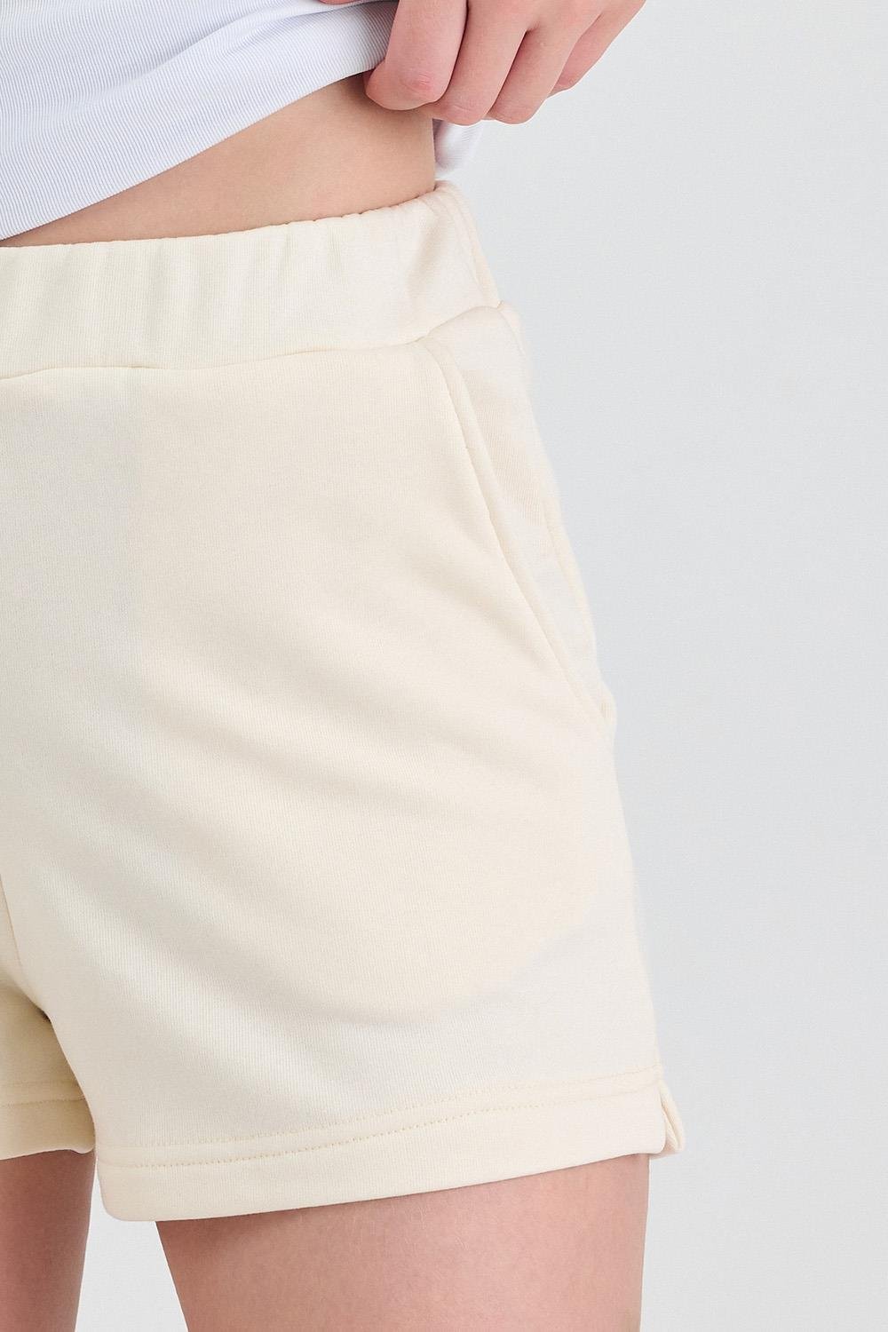 Kadın Timeless Krem Şort