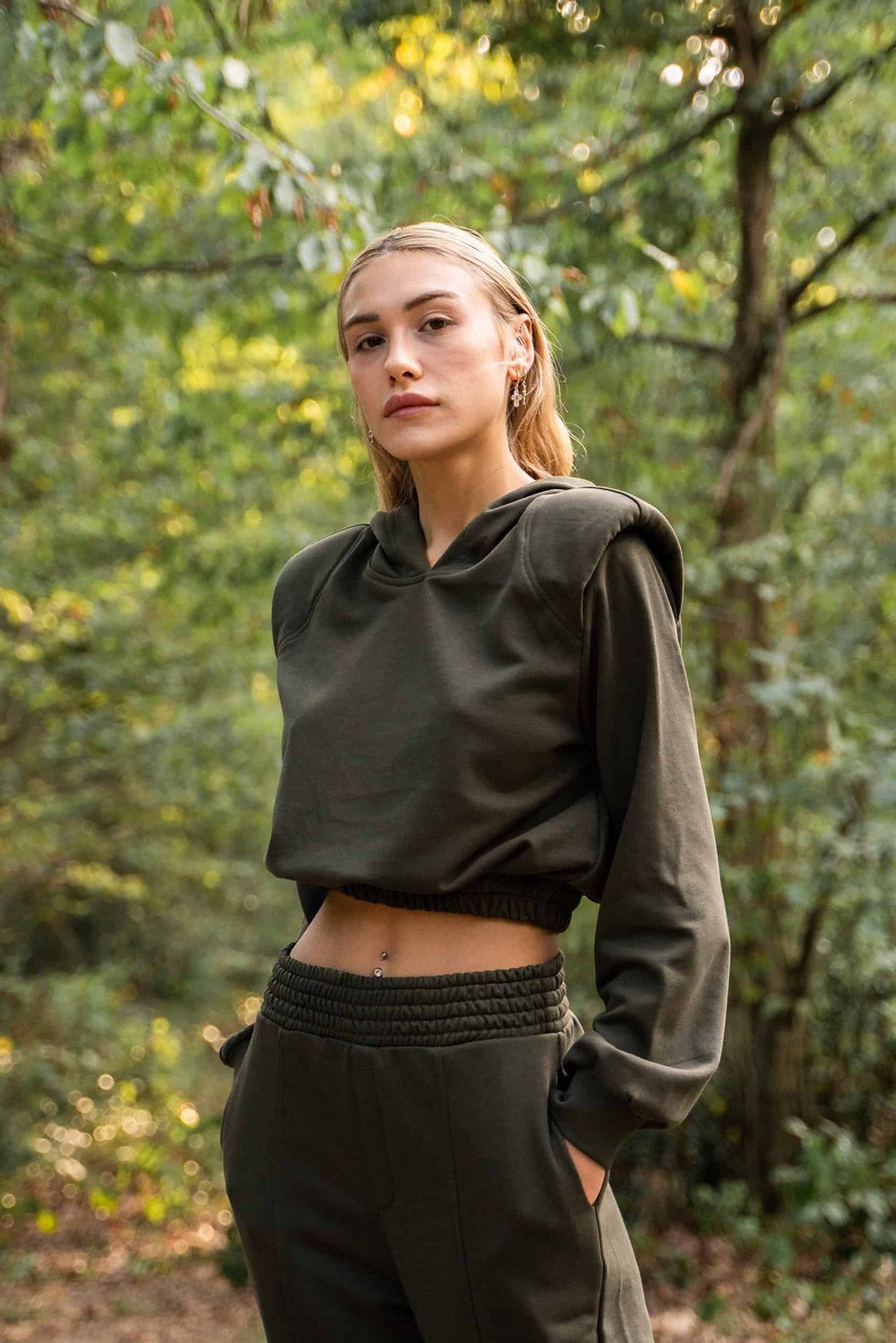 Kadın Vatkalı Kapşonlu Haki Kısa Sweatshirt