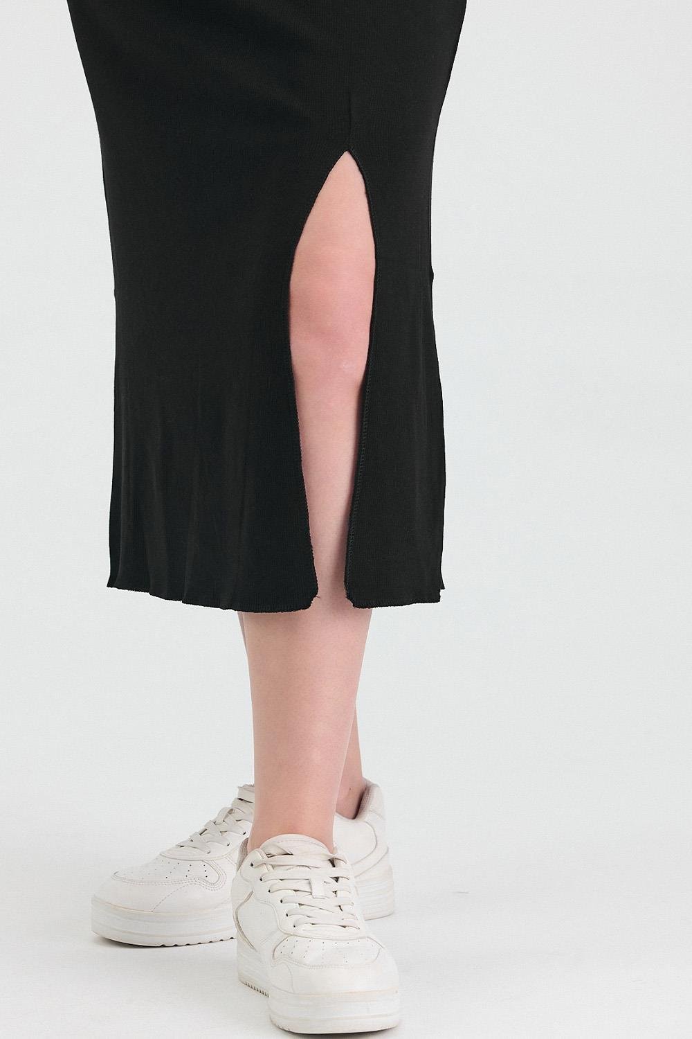 Kadın Yırtmaçlı Midi Siyah Elbise