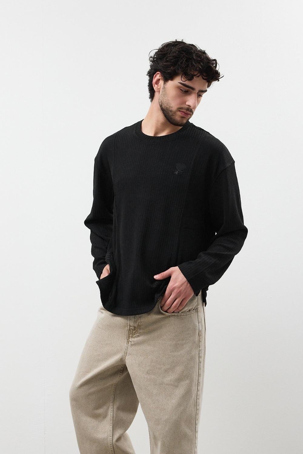 Saç Örgü Nakışlı Siyah Sweatshirt