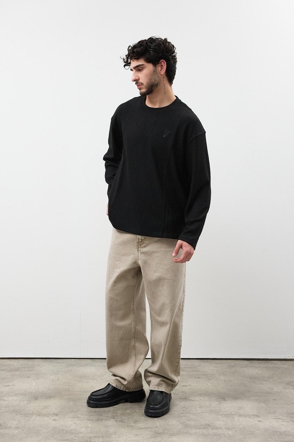 Saç Örgü Nakışlı Siyah Sweatshirt