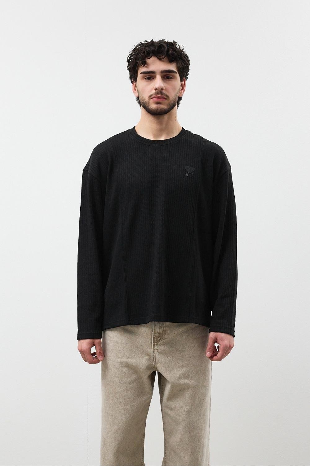 Saç Örgü Nakışlı Siyah Sweatshirt