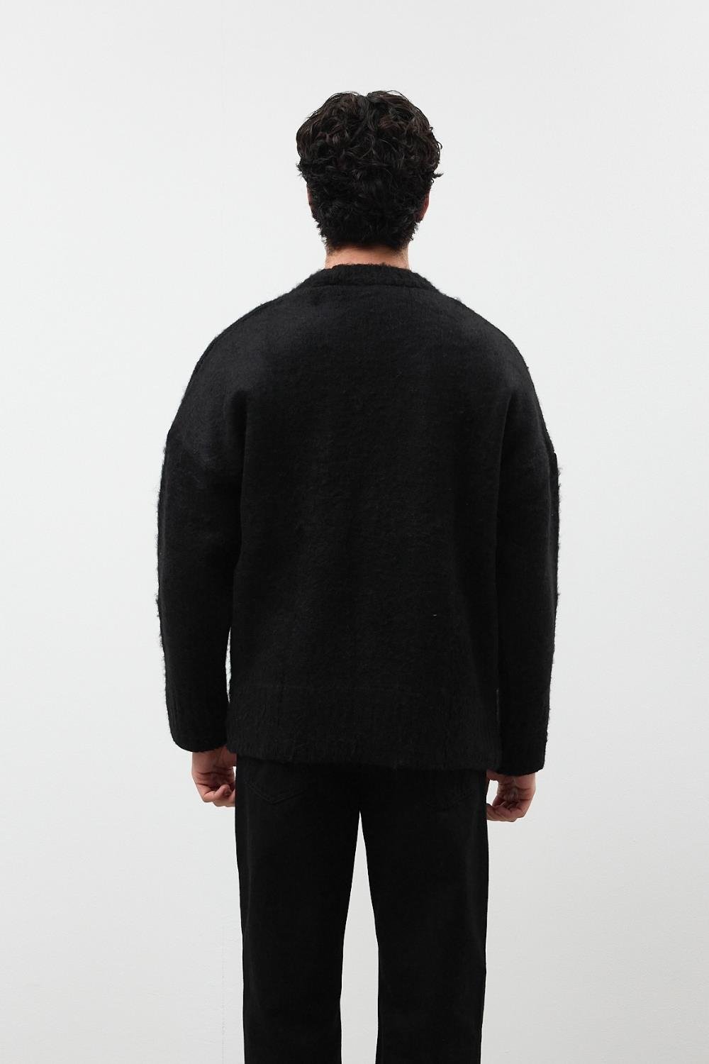 Siyah Oversize Sakallı Düğmeli Hırka