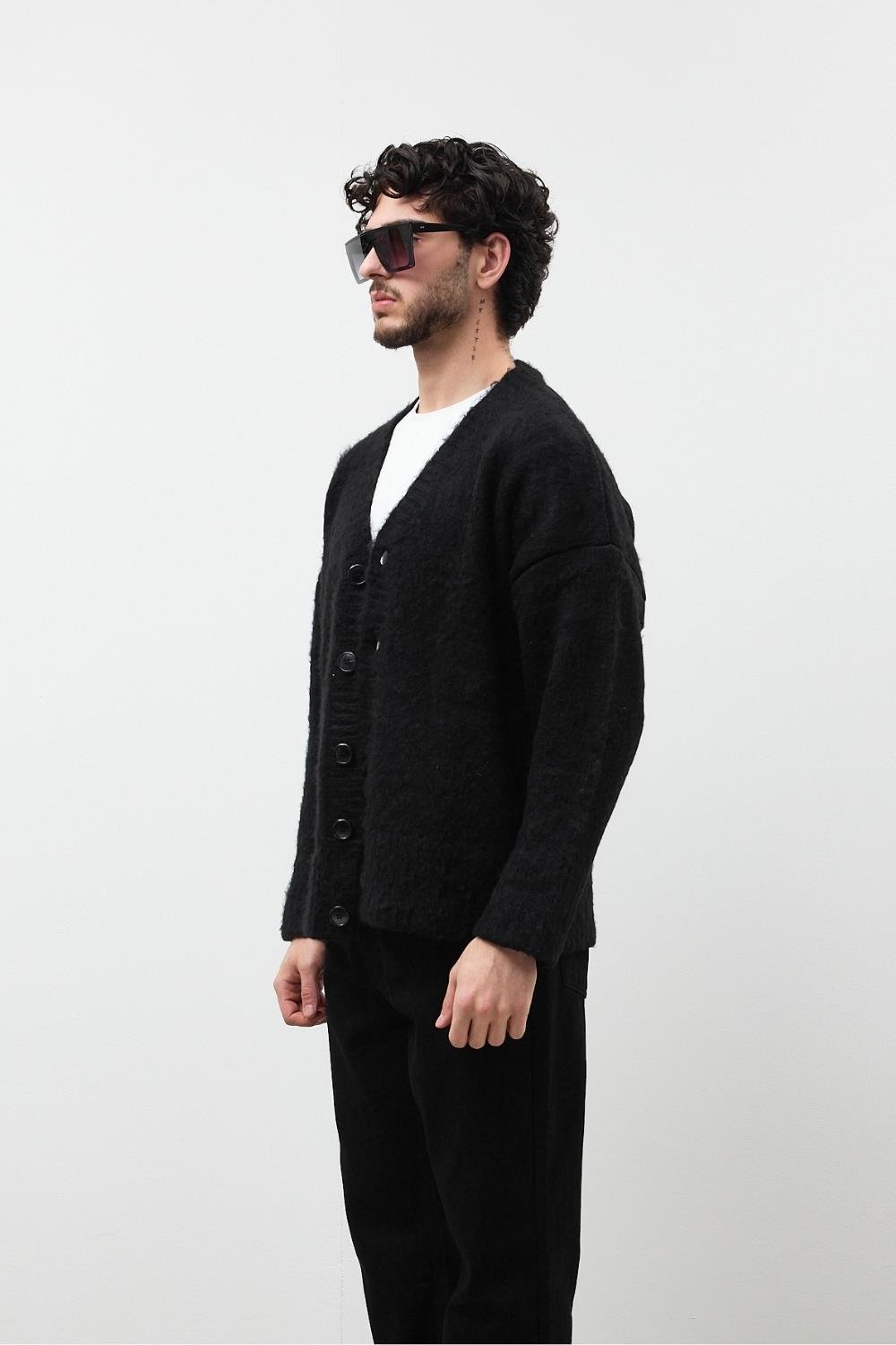 Siyah Oversize Sakallı Düğmeli Hırka