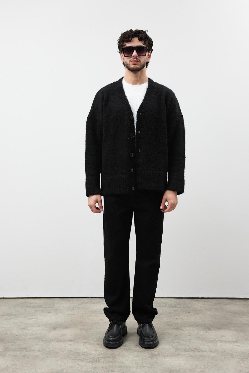 Siyah Oversize Sakallı Düğmeli Hırka