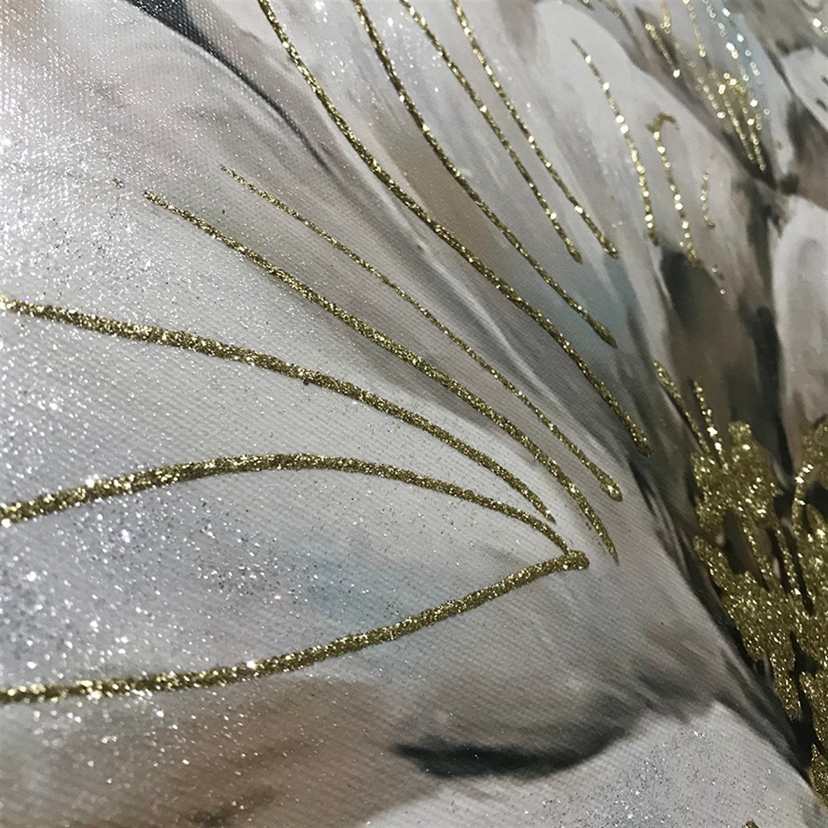 Beyaz ve Gold Simli Modern Çiçek Kanvas Tablo Beyaz ve Gold Simli Modern Çiçek Kanvas Tablo Simli Çiçek Tabloları KARAHAN ÇERÇEVE ve KANVAS TABLO