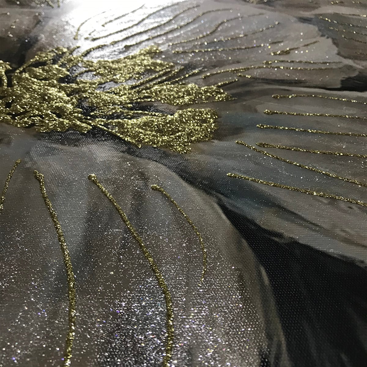 Beyaz ve Gold Simli Modern Çiçek Kanvas Tablo Beyaz ve Gold Simli Modern Çiçek Kanvas Tablo Simli Çiçek Tabloları KARAHAN ÇERÇEVE ve KANVAS TABLO