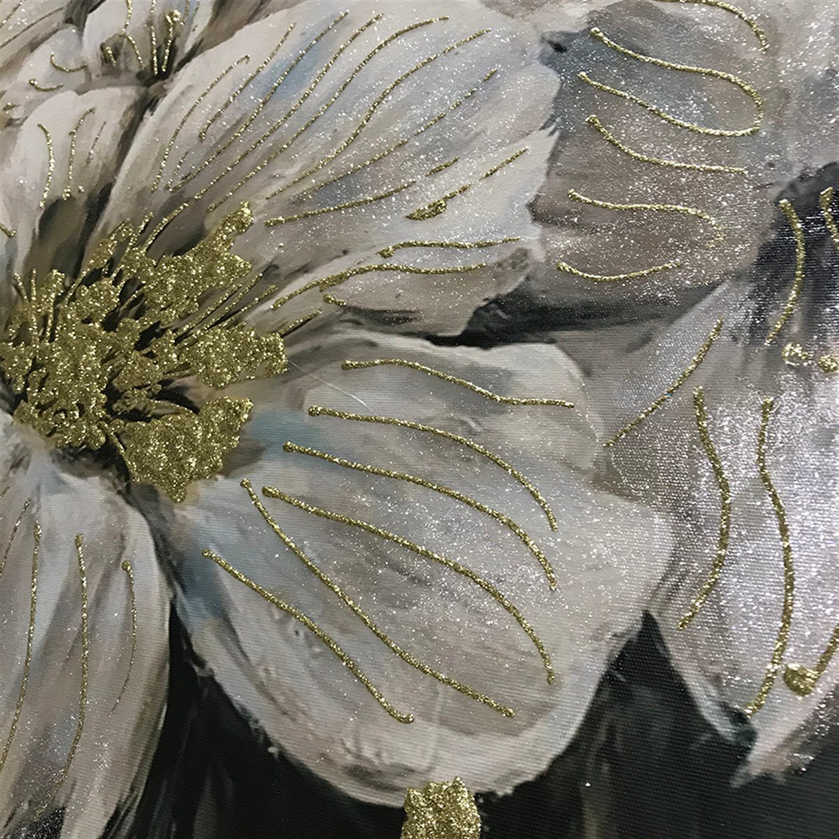 Beyaz ve Gold Simli Modern Çiçek Kanvas Tablo Beyaz ve Gold Simli Modern Çiçek Kanvas Tablo Simli Çiçek Tabloları KARAHAN ÇERÇEVE ve KANVAS TABLO