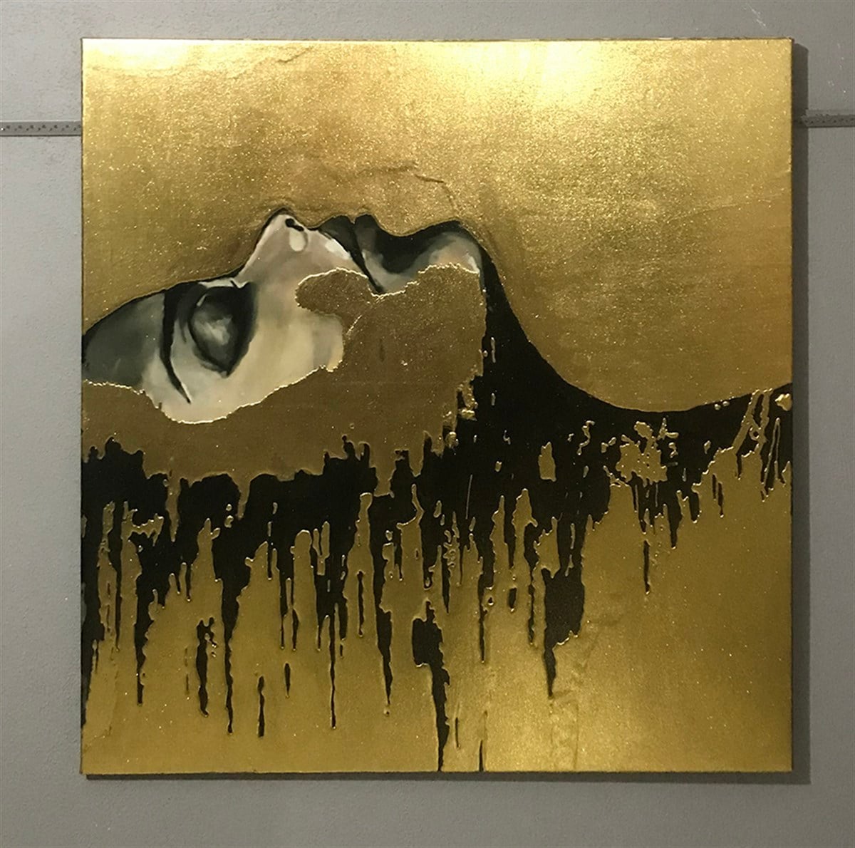 Gerçek Gold Varak İşlemeli Modern Kadın Tablomuz Gerçek Gold Varak İşlemeli Modern Kadın Tablomuz | Dokulu Tablo Dokulu Kadın Tabloları KARAHAN ÇERÇEVE ve KANVAS TABLO