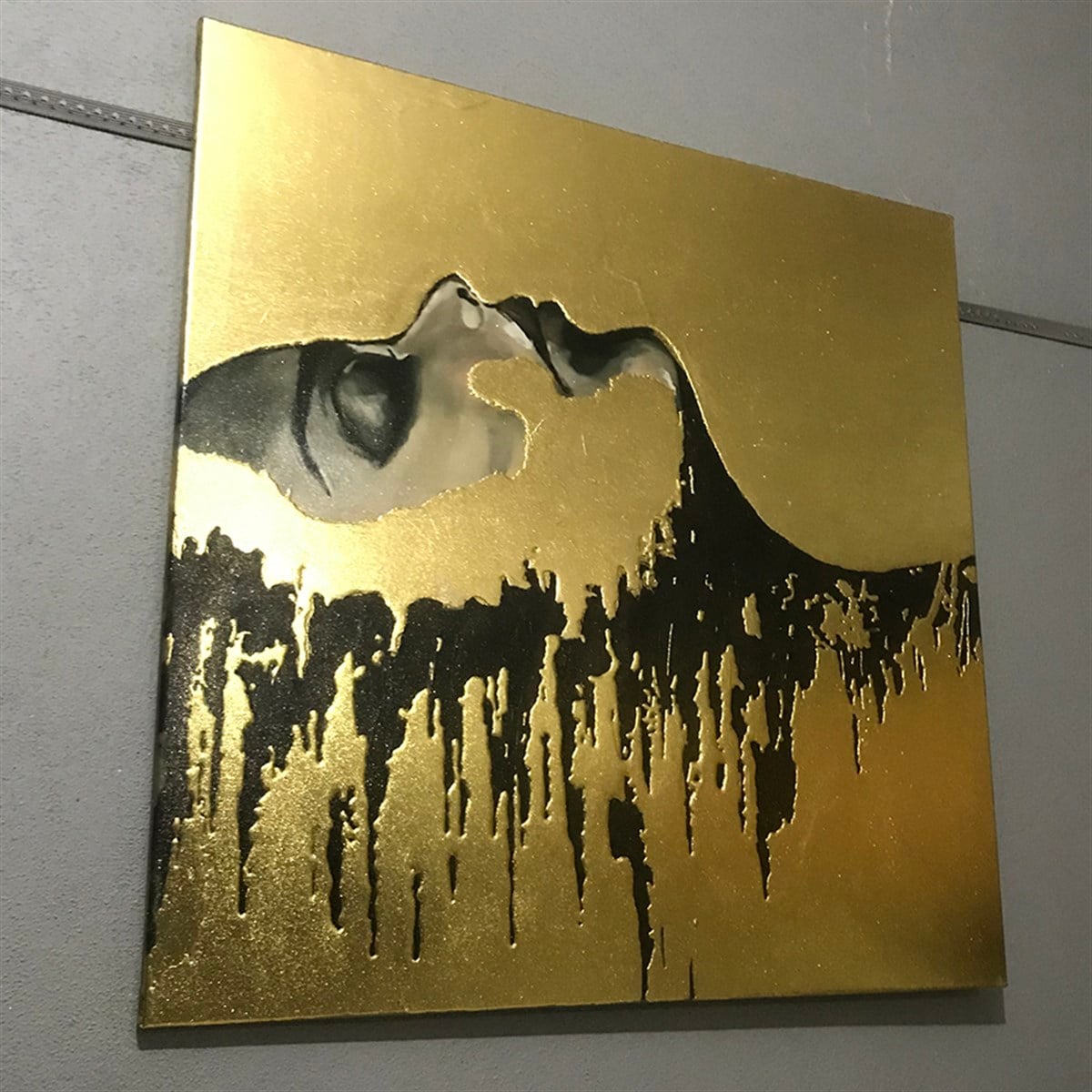 Gerçek Gold Varak İşlemeli Modern Kadın Tablomuz Gerçek Gold Varak İşlemeli Modern Kadın Tablomuz | Dokulu Tablo Dokulu Kadın Tabloları KARAHAN ÇERÇEVE ve KANVAS TABLO