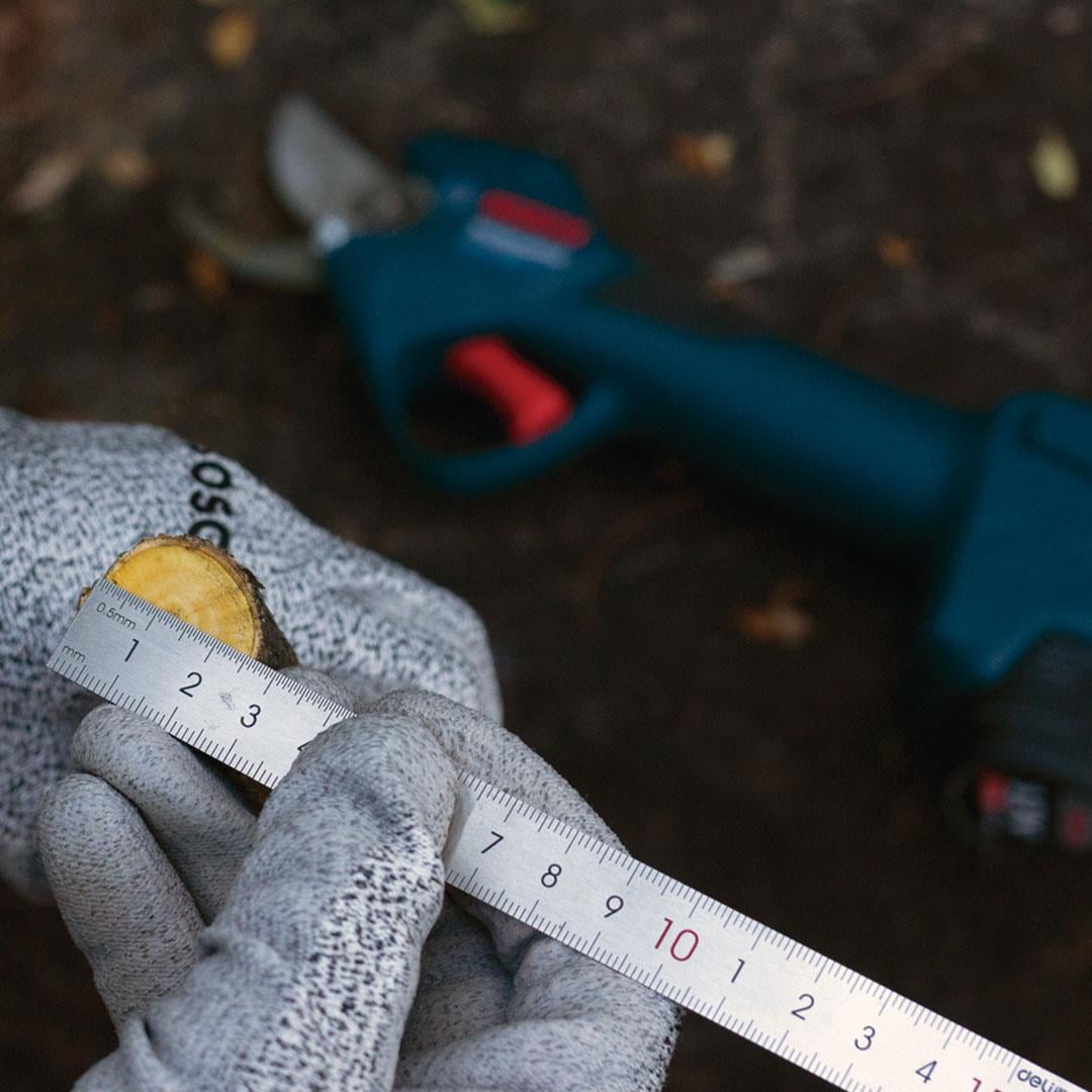 Bosch Pro Pruner Çift Akülü Bahçe ve Dal Dudama Makası 12V 2.0Ah Şarj Cihazlı