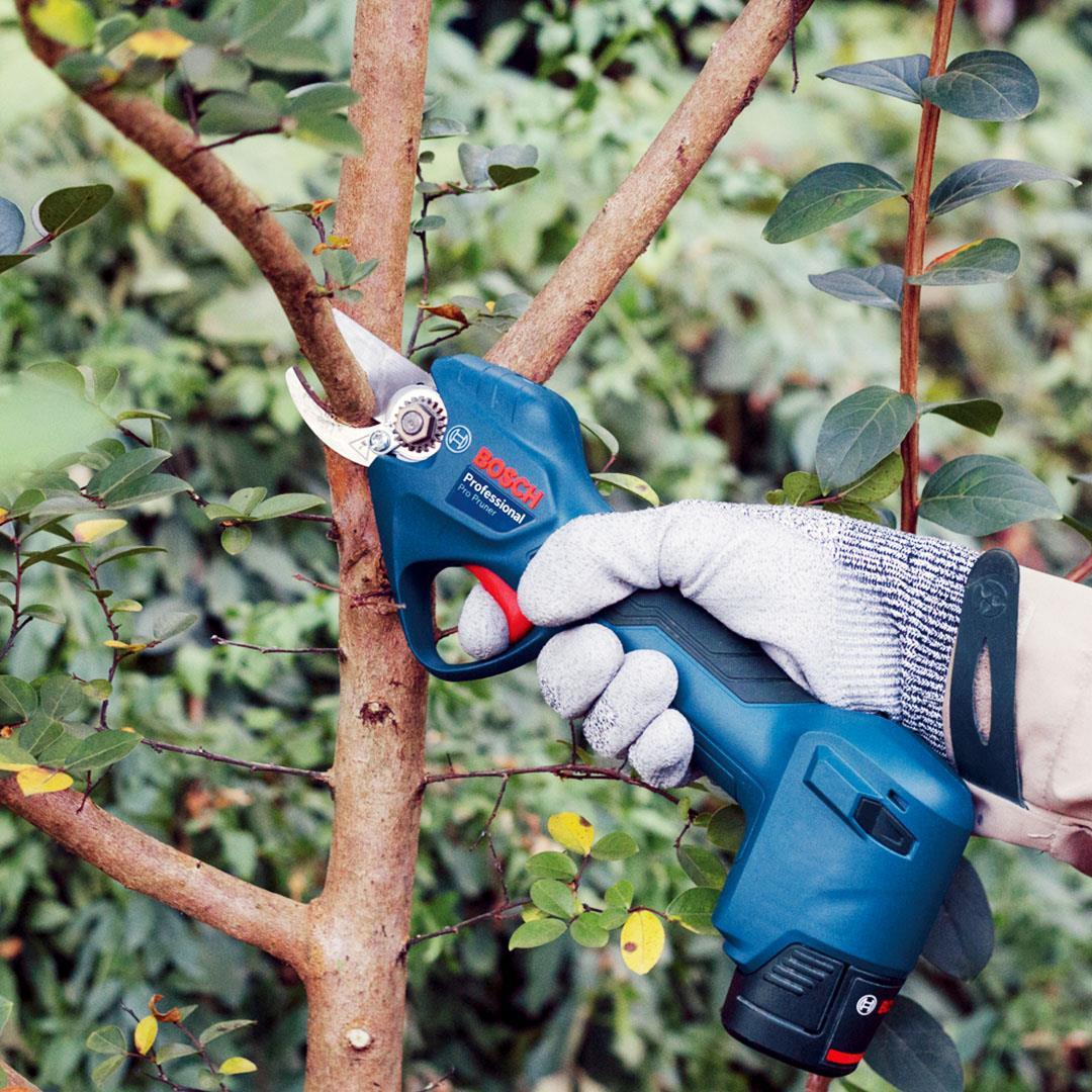 Bosch Pro Pruner Çift Akülü Bahçe ve Dal Dudama Makası 12V 2.0Ah Şarj Cihazlı
