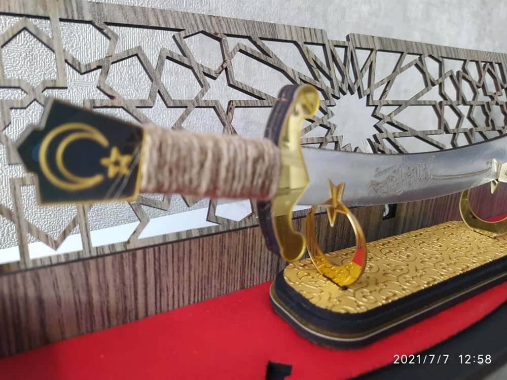 İşlemeli Ahşap Kutusunda Kişiye Özel Vip Dekor Kılıc