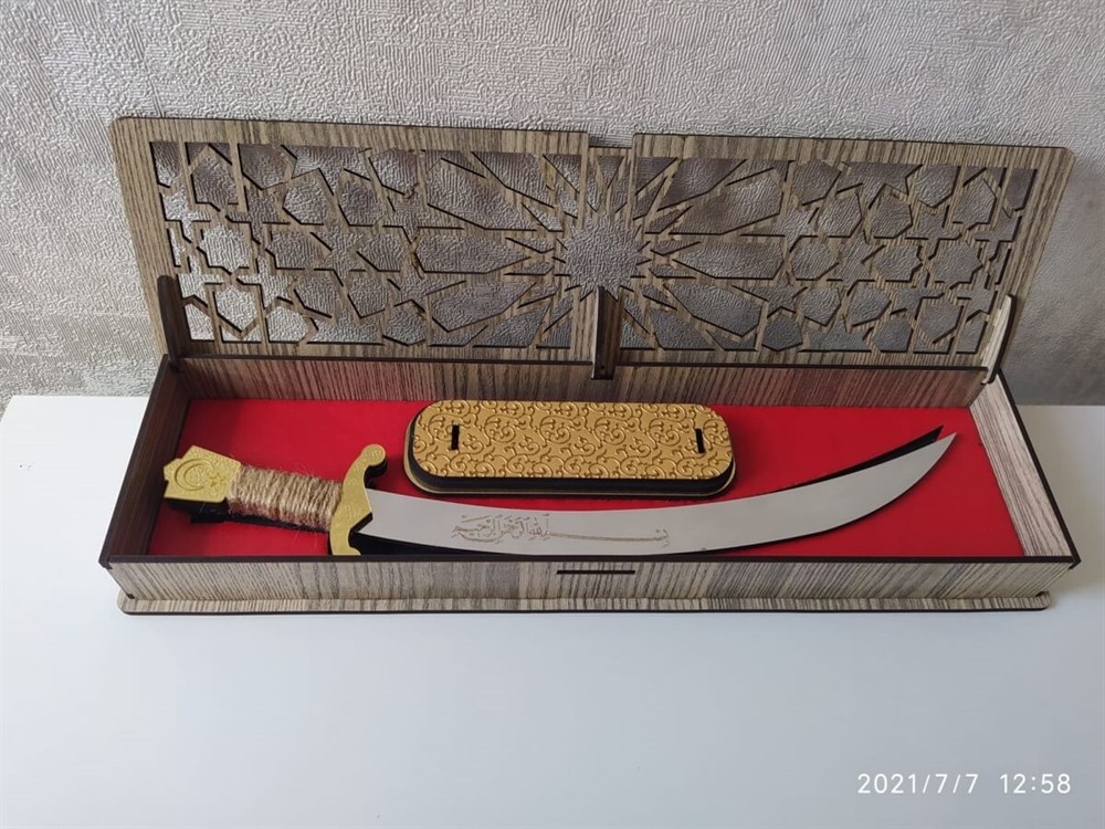 İşlemeli Ahşap Kutusunda Kişiye Özel Vip Dekor Kılıc