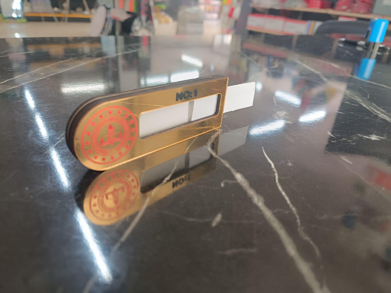 3 mm Mdf Öğrenci ve Öğretmen Dolap İsimliği Gold  MEB