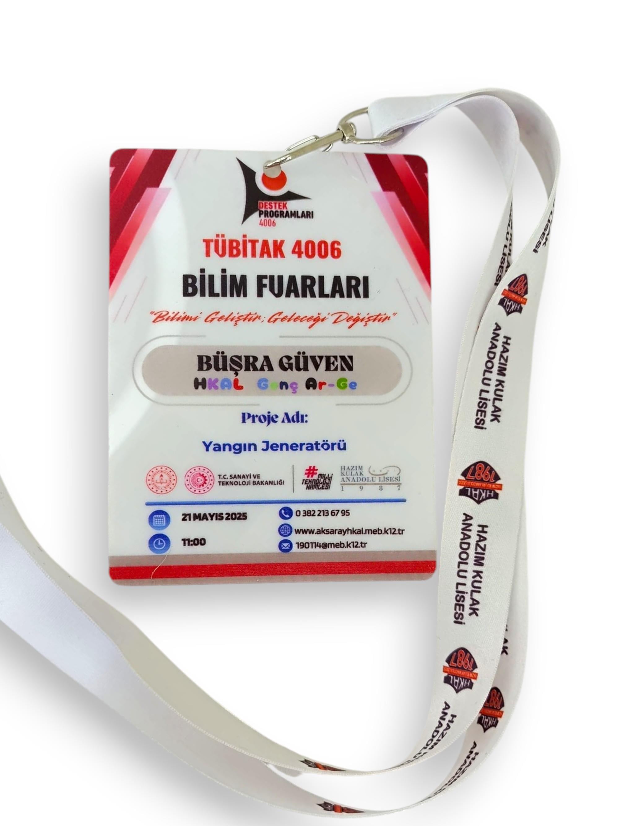 Okulekspres İpli UV Baskılı Öğretmen Yaka Kartı –Bilim Fuarı Yaka Kartı -  8x12 cm Şeffaf Pet-G Kart | Dayanıklı ve Profesyonel Görünümlü