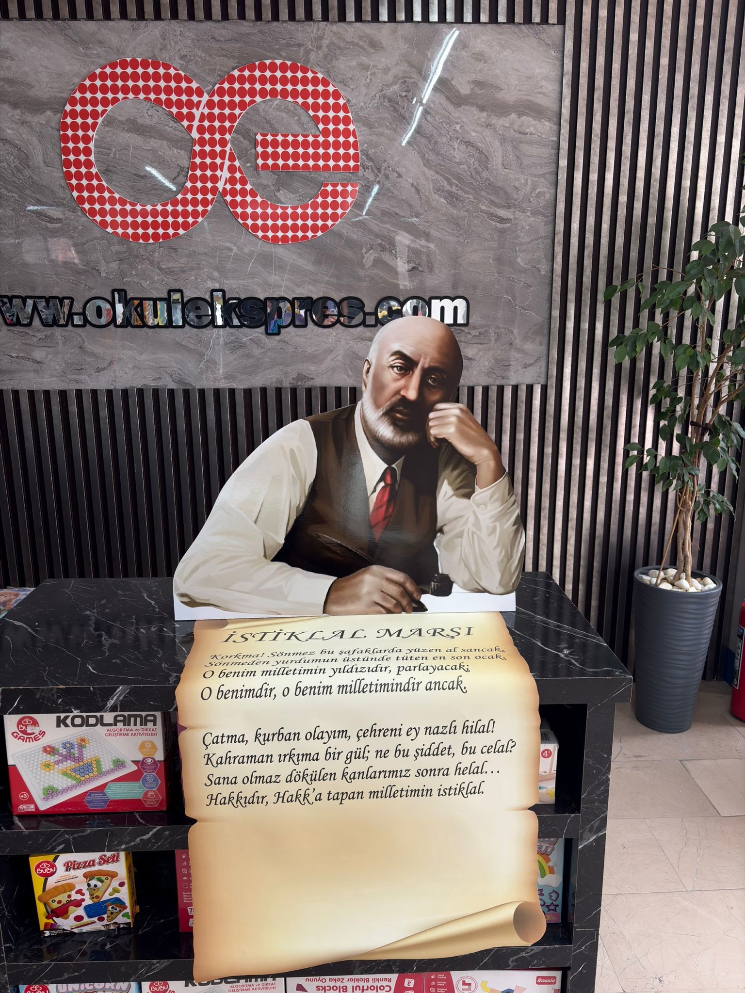 Okulekspres Mehmet Akif Ersoy Maketi ve İstiklal Marşı Seti 