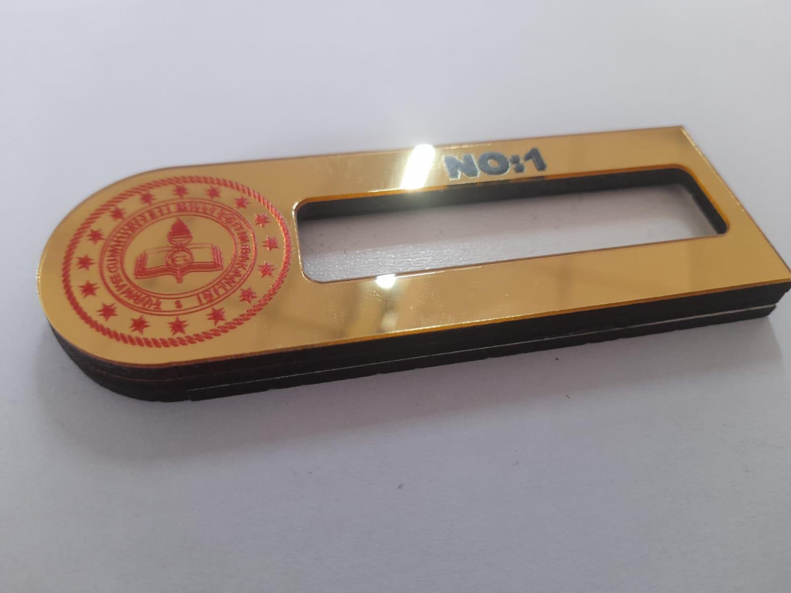 3 mm Mdf Fotoğraflı Öğrenci ve Öğretmen Dolap İsimliği Gold  MEB
